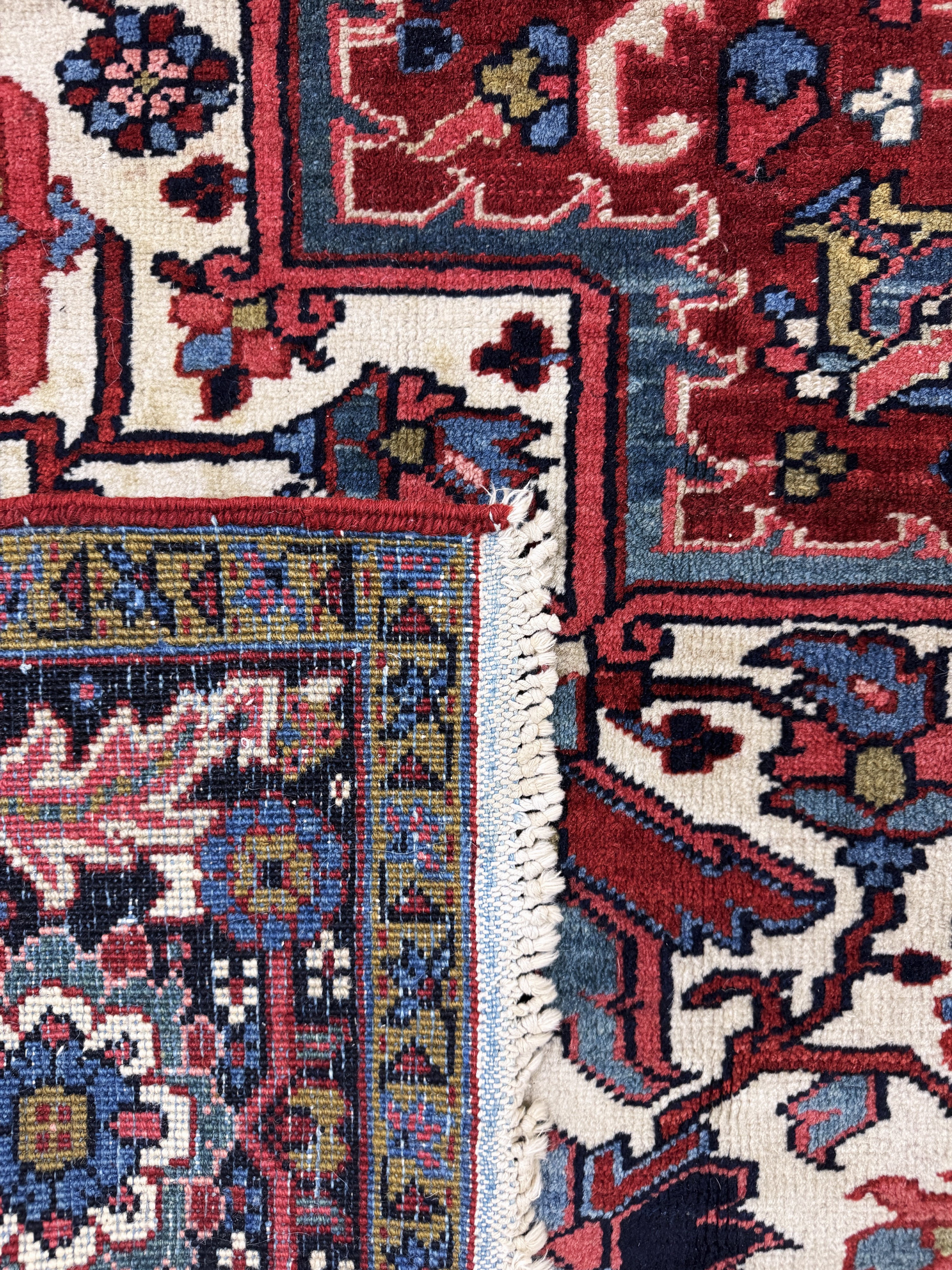 Detail k: Heriz alt, Persien, Anfang 20.Jhd, Wolle auf Baumwolle, ca. 330 x 240 cm, EHZ: 2, (Ränder leicht beschädigt)