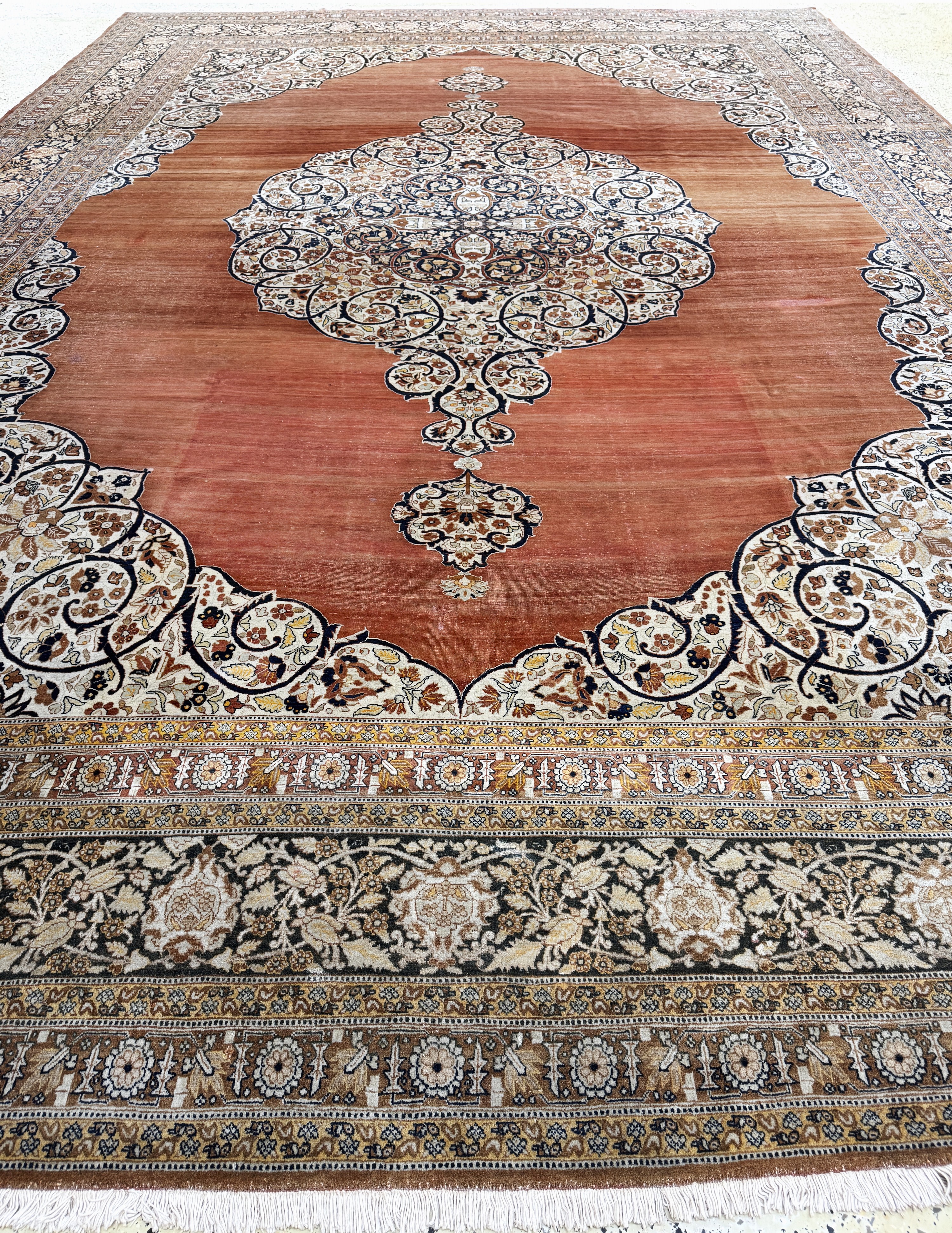 Detail j: Täbriz"Hadji-Jalili"antik, Persien, um 1900, Wolle auf Baumwolle, ca. 550 x 370 cm, EHZ: 3, (kleine Restaurierungen)