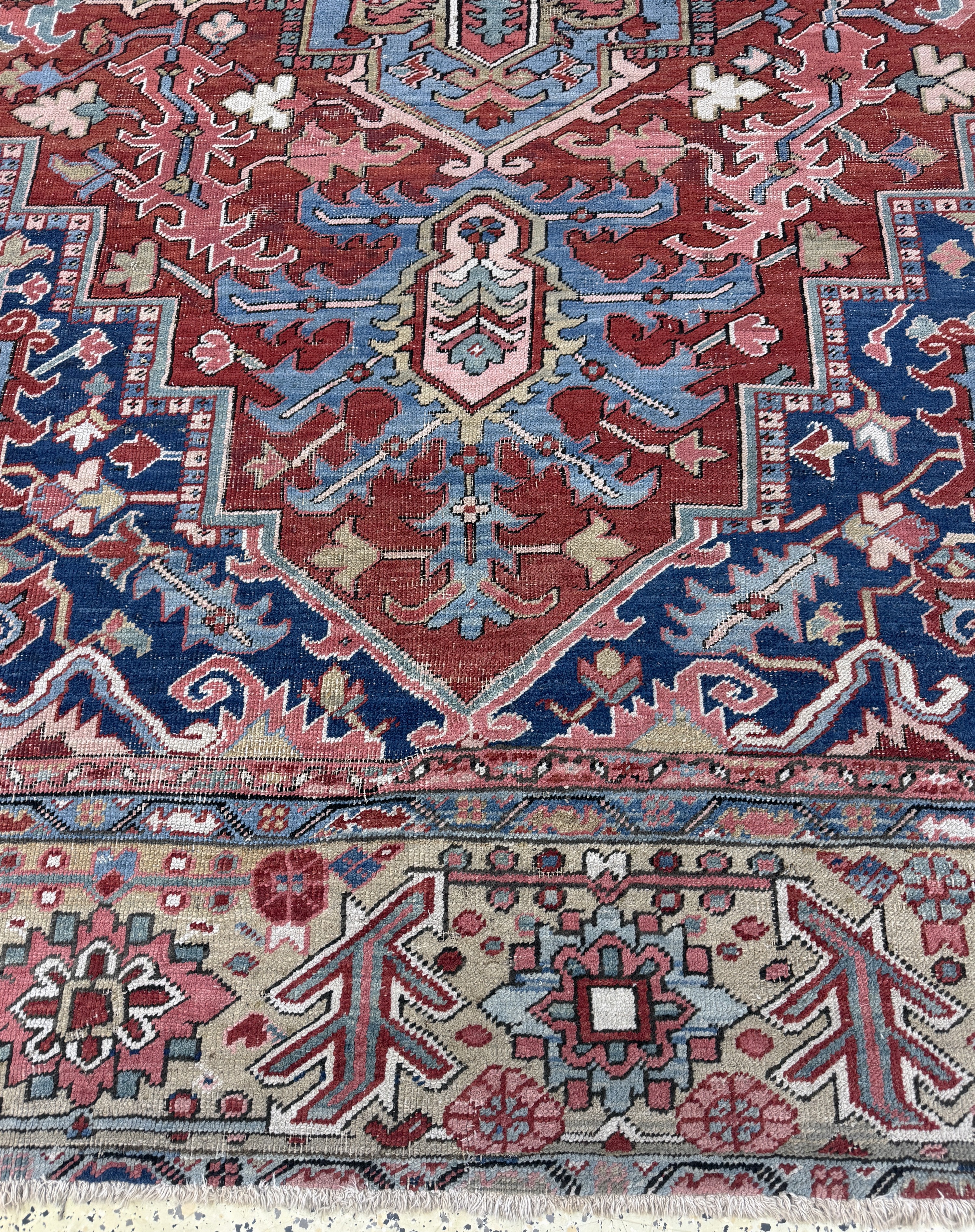 Detail h: Antiker Heriz, Persien, 19.Jhd, Wolle auf Baumwolle, ca. 415 x 340 cm, Mottenfraß, EHZ: 3