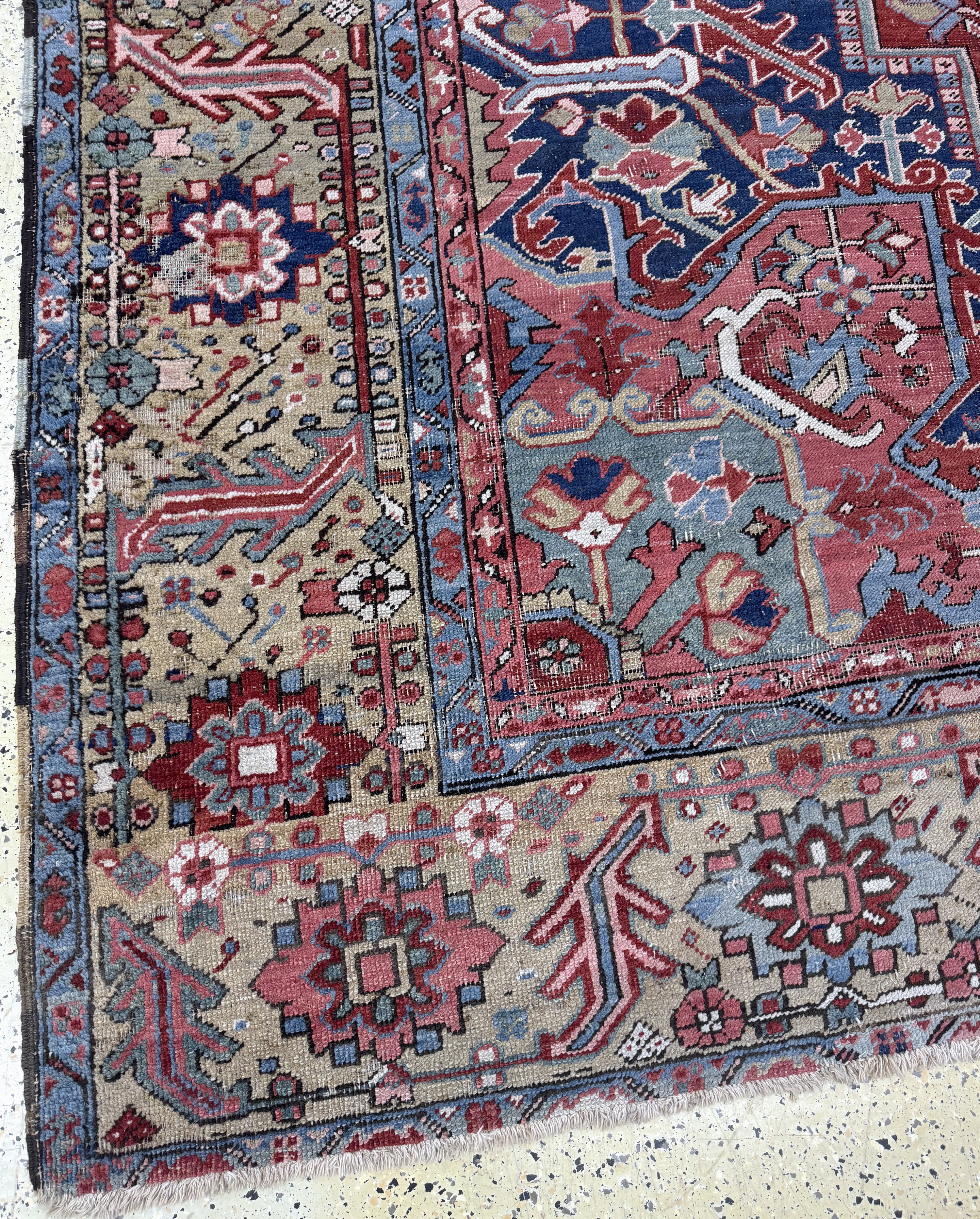Detail i: Antiker Heriz, Persien, 19.Jhd, Wolle auf Baumwolle, ca. 415 x 340 cm, Mottenfraß, EHZ: 3