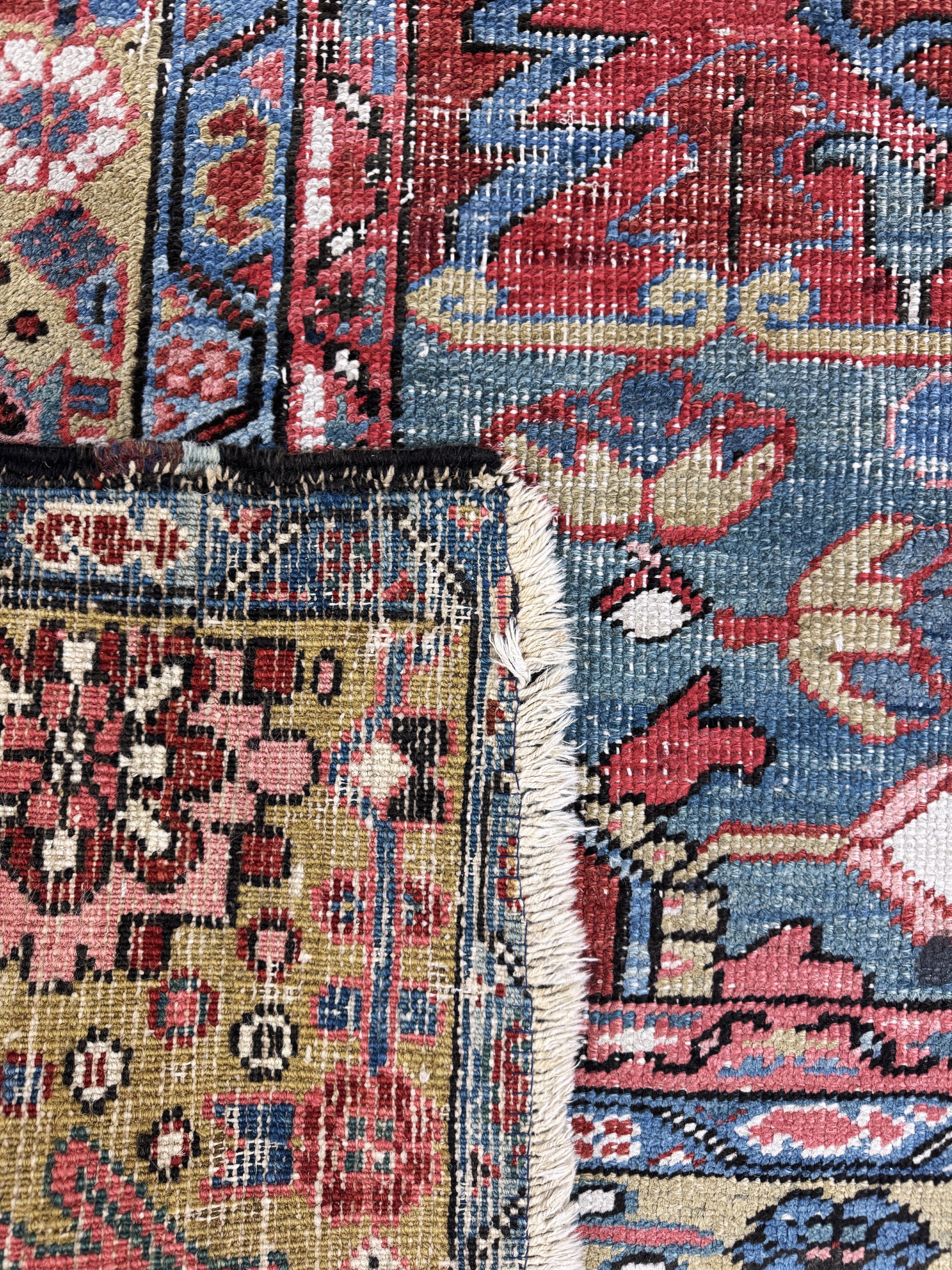 Detail m: Antiker Heriz, Persien, 19.Jhd, Wolle auf Baumwolle, ca. 415 x 340 cm, Mottenfraß, EHZ: 3