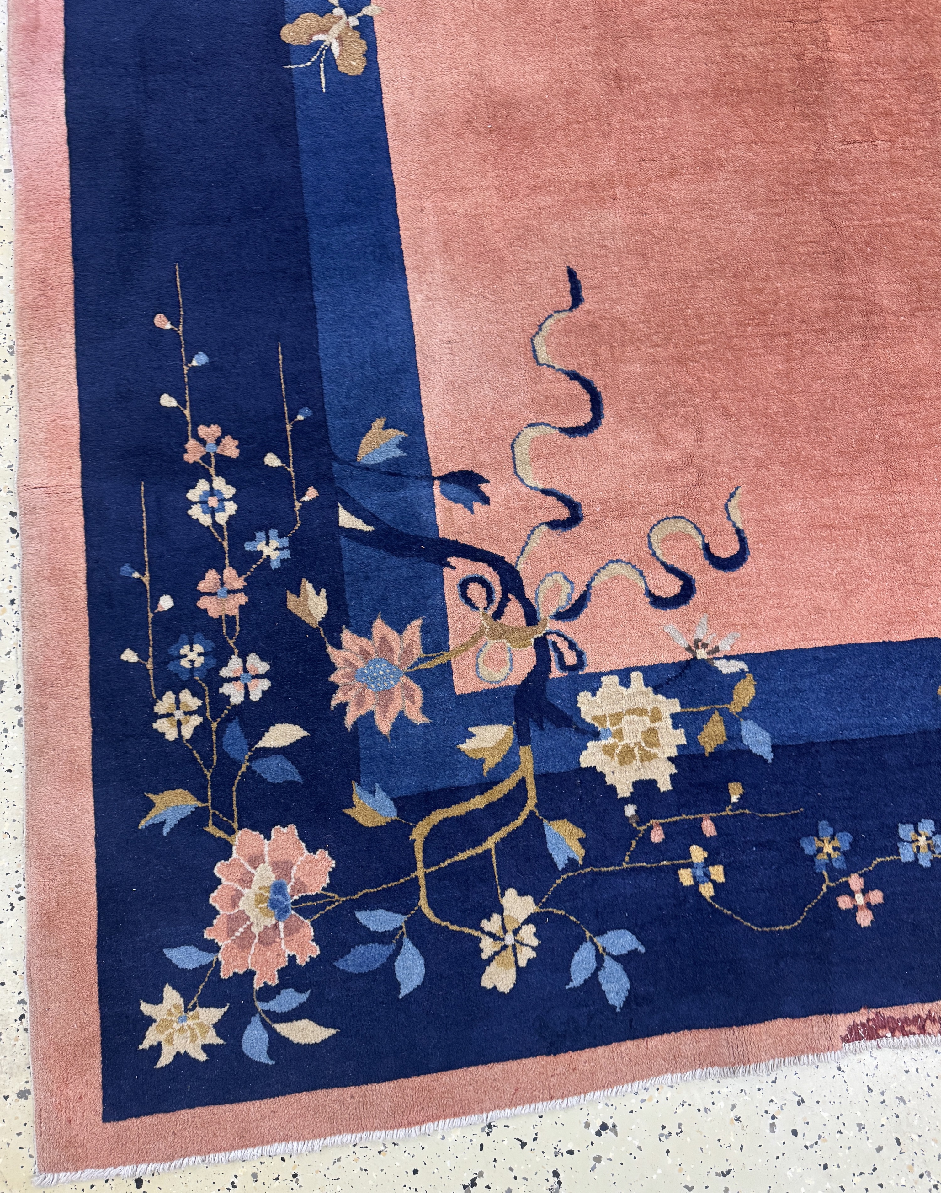 Detail c: Peking antik, China, um 1900, Wolle auf Baumwolle, ca. 433 x 322 cm, Mottenfraß, EHZ: 3(gereinigt)
