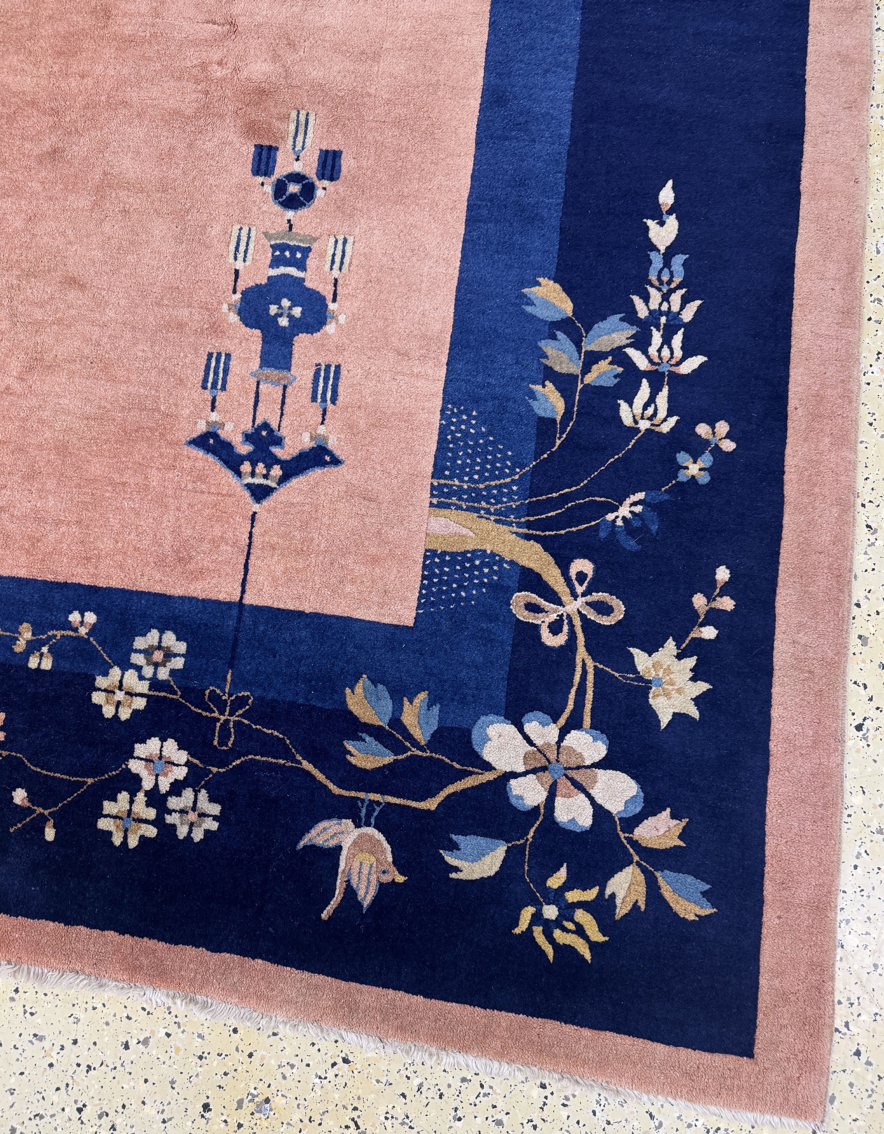 Detail f: Peking antik, China, um 1900, Wolle auf Baumwolle, ca. 433 x 322 cm, Mottenfraß, EHZ: 3(gereinigt)