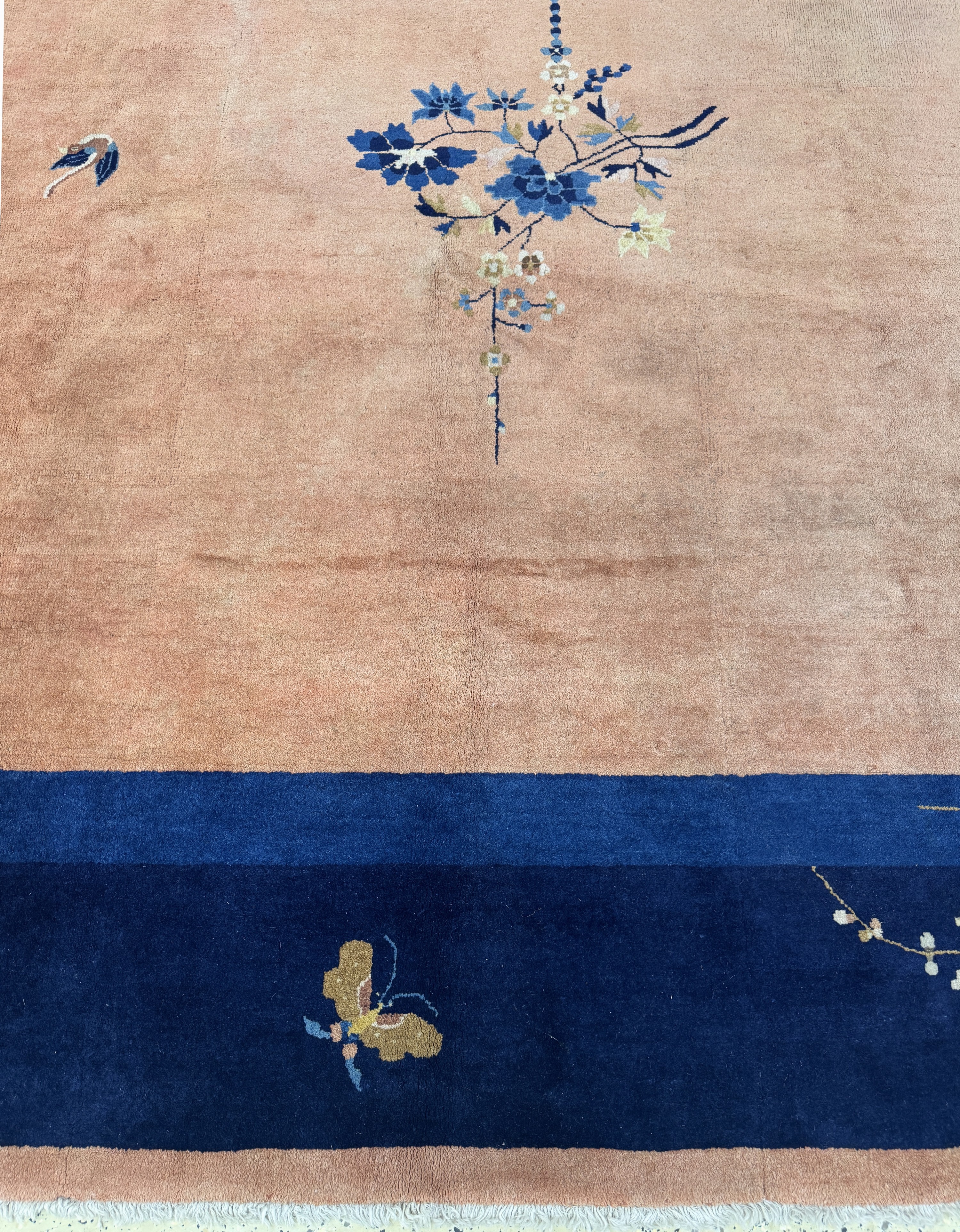 Detail g: Peking antik, China, um 1900, Wolle auf Baumwolle, ca. 433 x 322 cm, Mottenfraß, EHZ: 3(gereinigt)