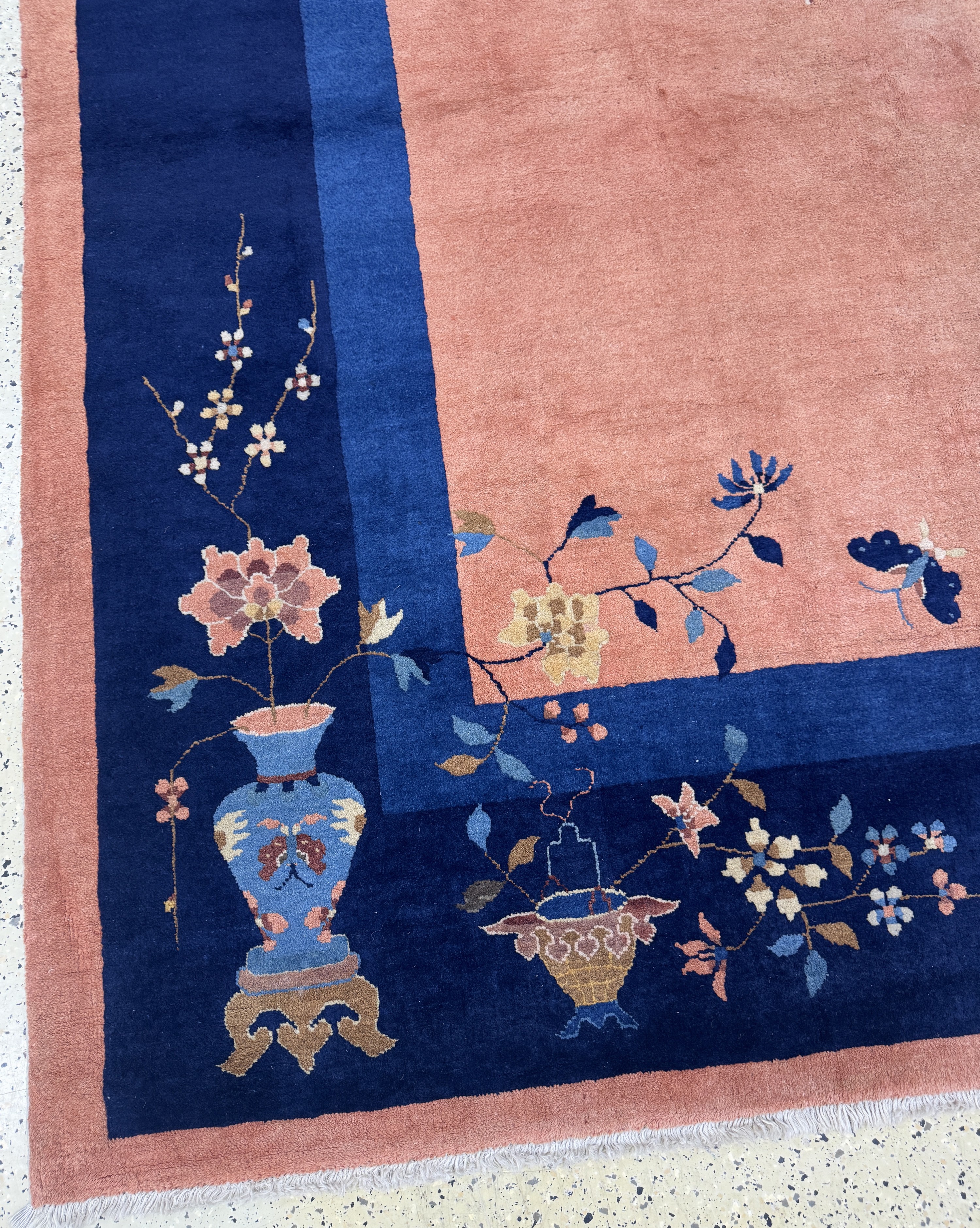 Detail h: Peking antik, China, um 1900, Wolle auf Baumwolle, ca. 433 x 322 cm, Mottenfraß, EHZ: 3(gereinigt)