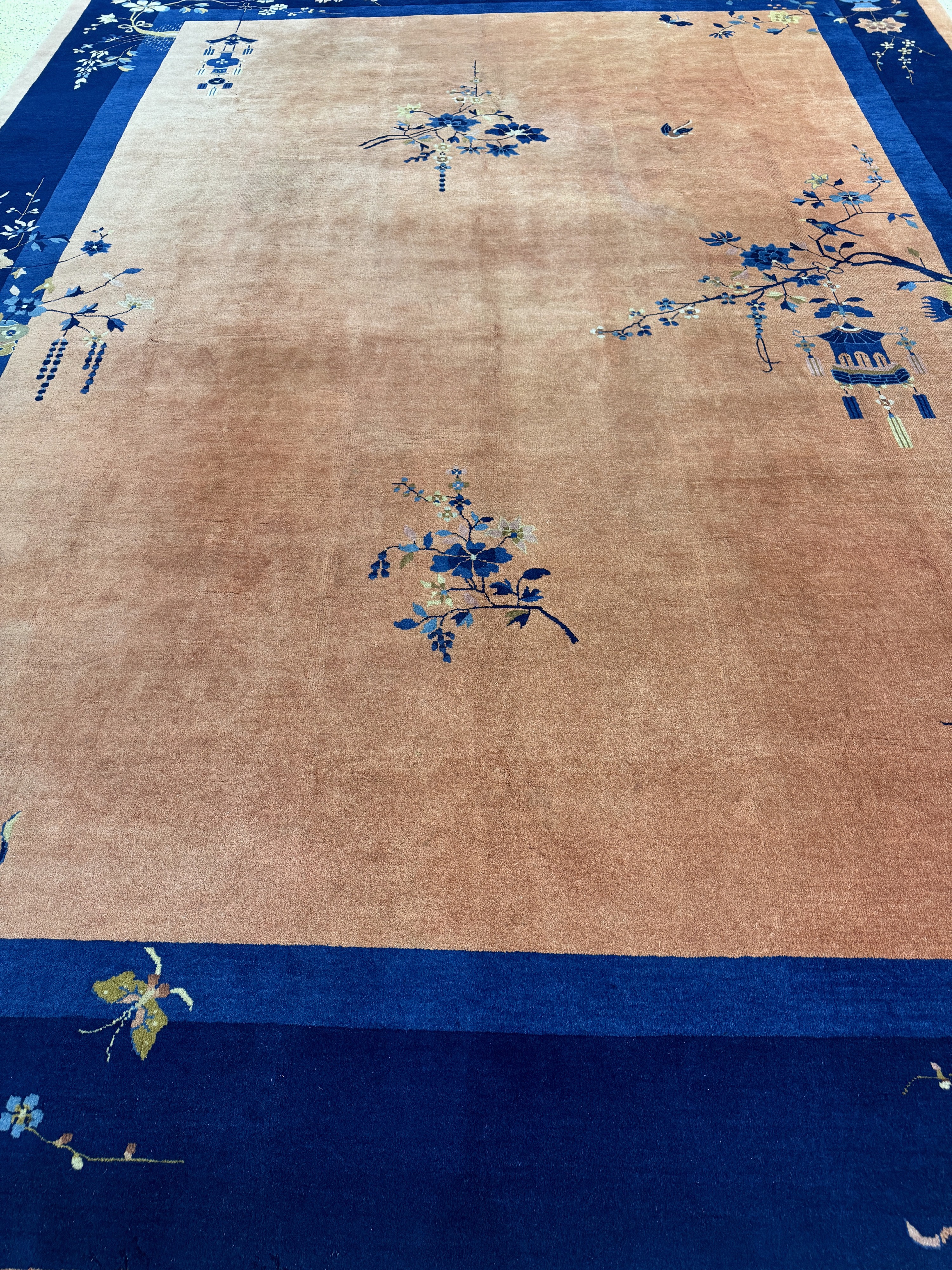 Detail i: Peking antik, China, um 1900, Wolle auf Baumwolle, ca. 433 x 322 cm, Mottenfraß, EHZ: 3(gereinigt)