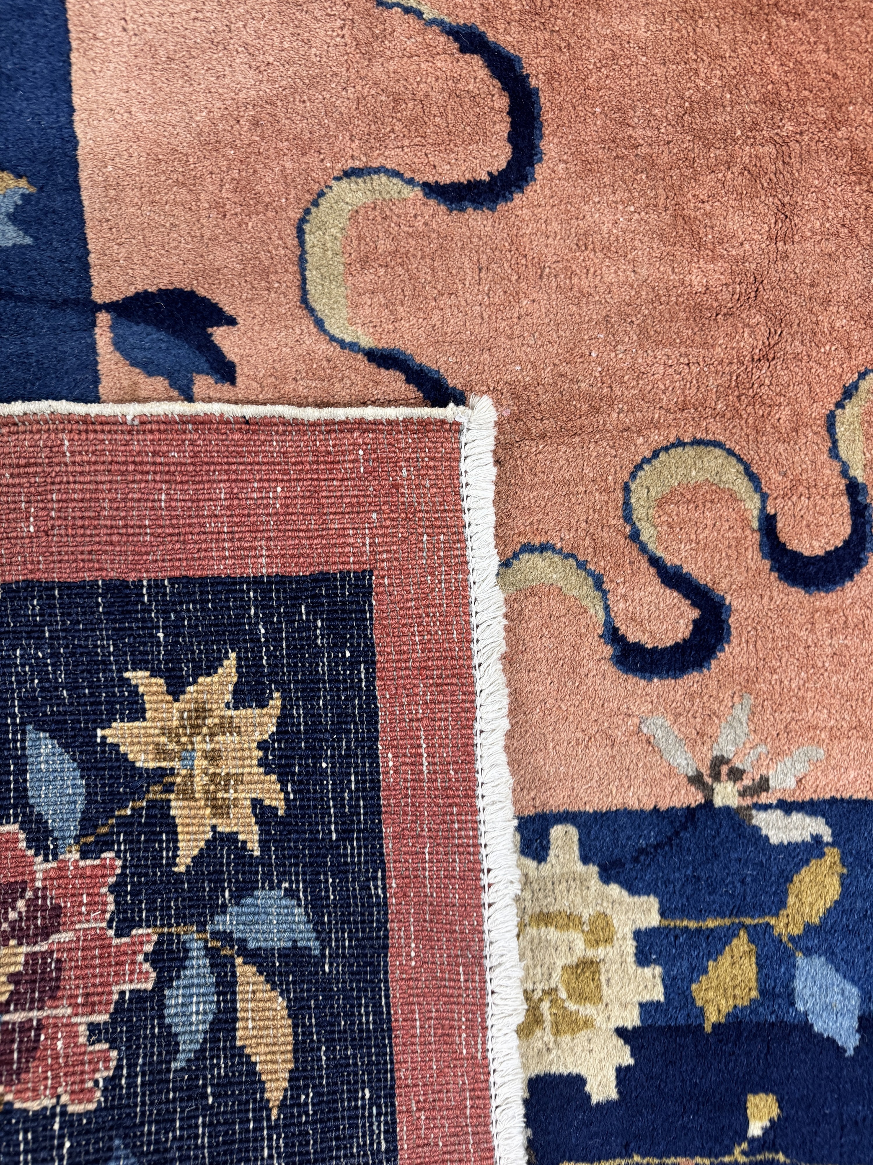 Detail j: Peking antik, China, um 1900, Wolle auf Baumwolle, ca. 433 x 322 cm, Mottenfraß, EHZ: 3(gereinigt)