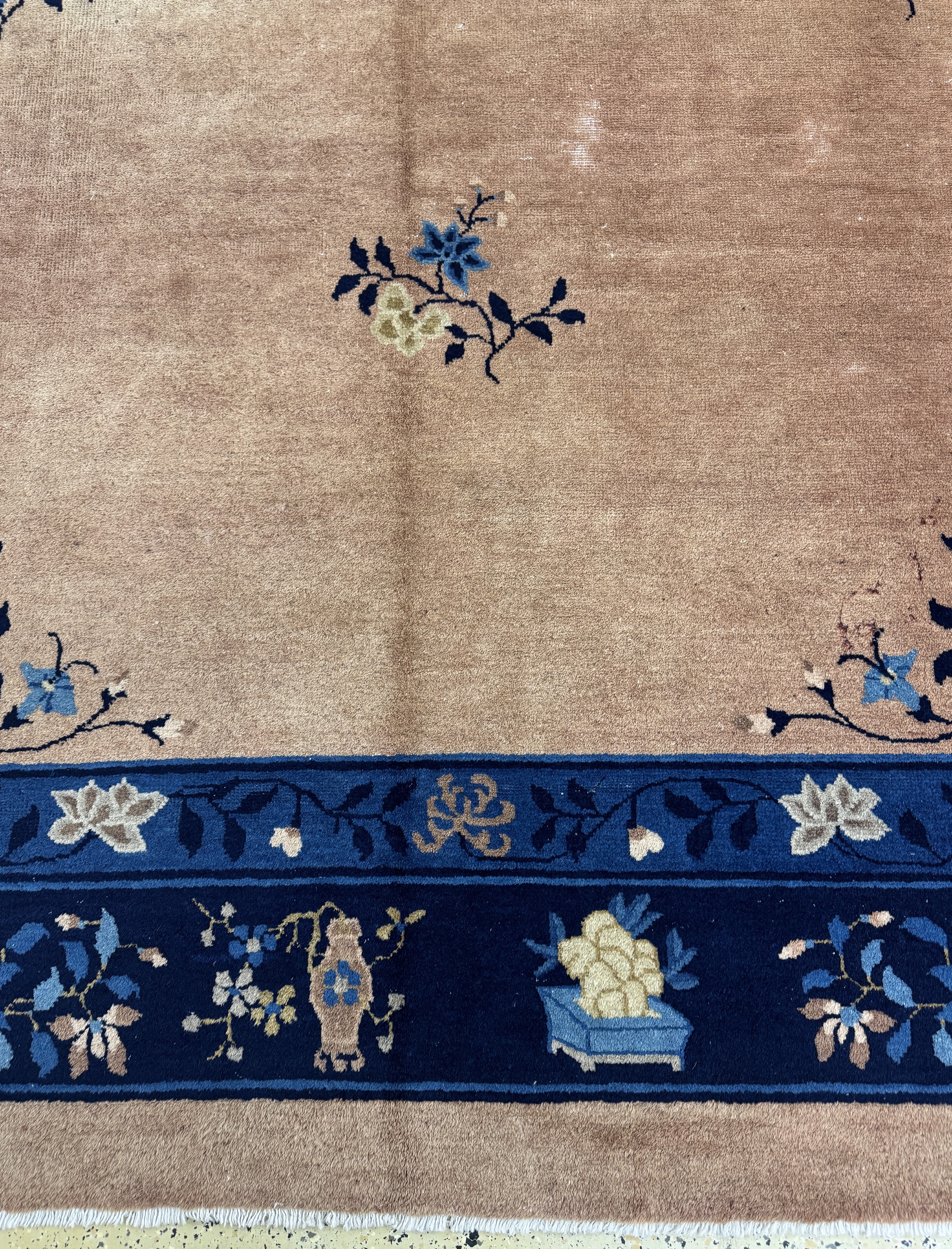 Detail b: Peking antik, China, um 1900, Wolle auf Baumwolle, ca. 470 x 320 cm, Mottenfraß, EHZ: 3(gereinigt)
