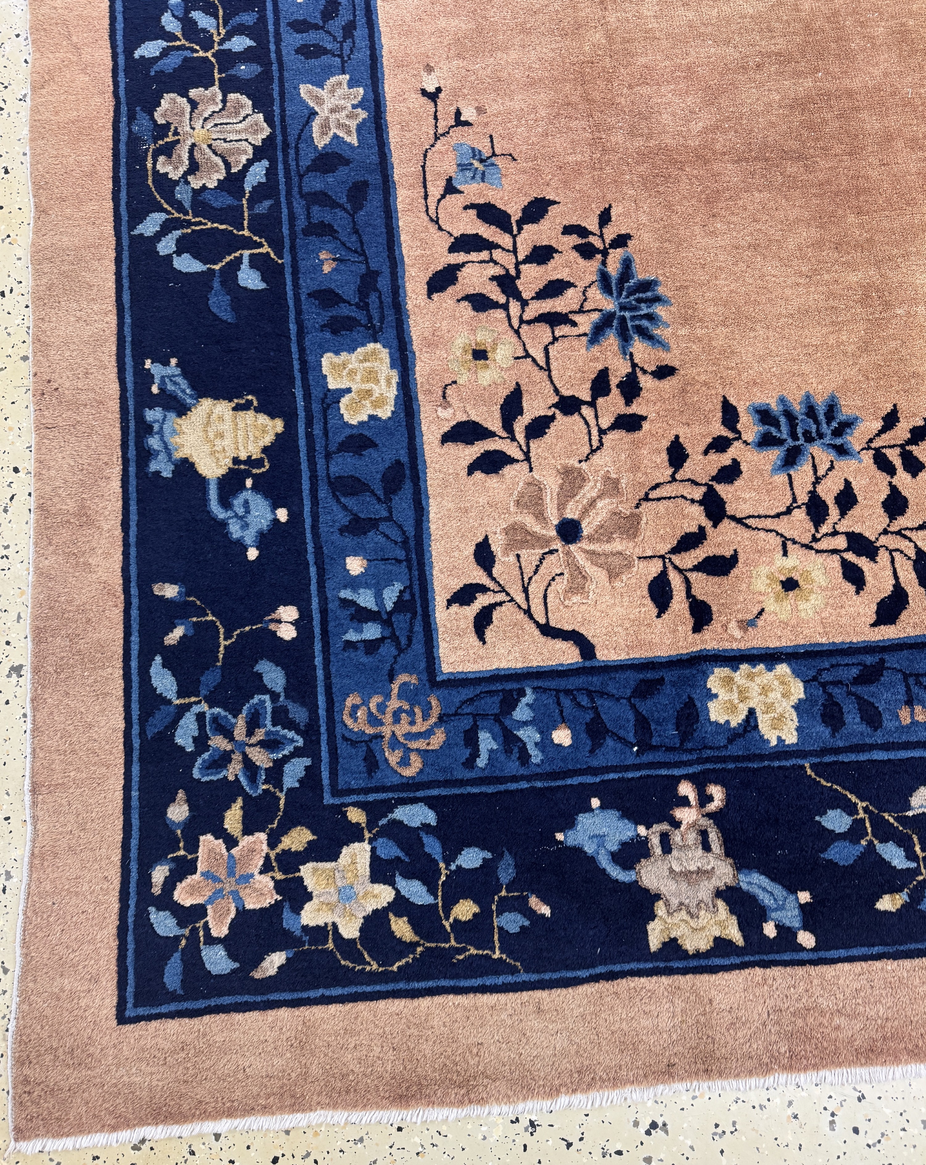 Detail c: Peking antik, China, um 1900, Wolle auf Baumwolle, ca. 470 x 320 cm, Mottenfraß, EHZ: 3(gereinigt)