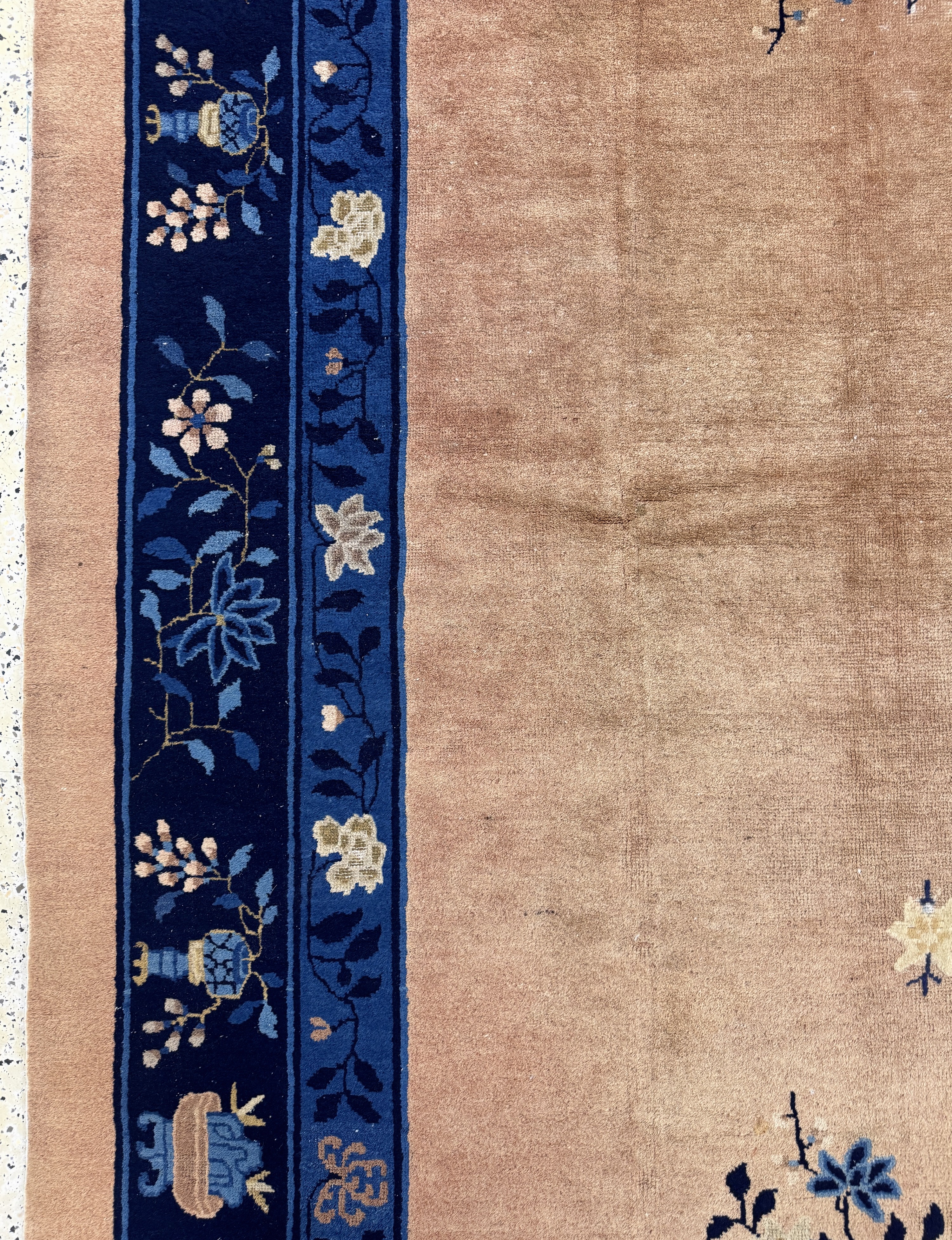 Detail d: Peking antik, China, um 1900, Wolle auf Baumwolle, ca. 470 x 320 cm, Mottenfraß, EHZ: 3(gereinigt)