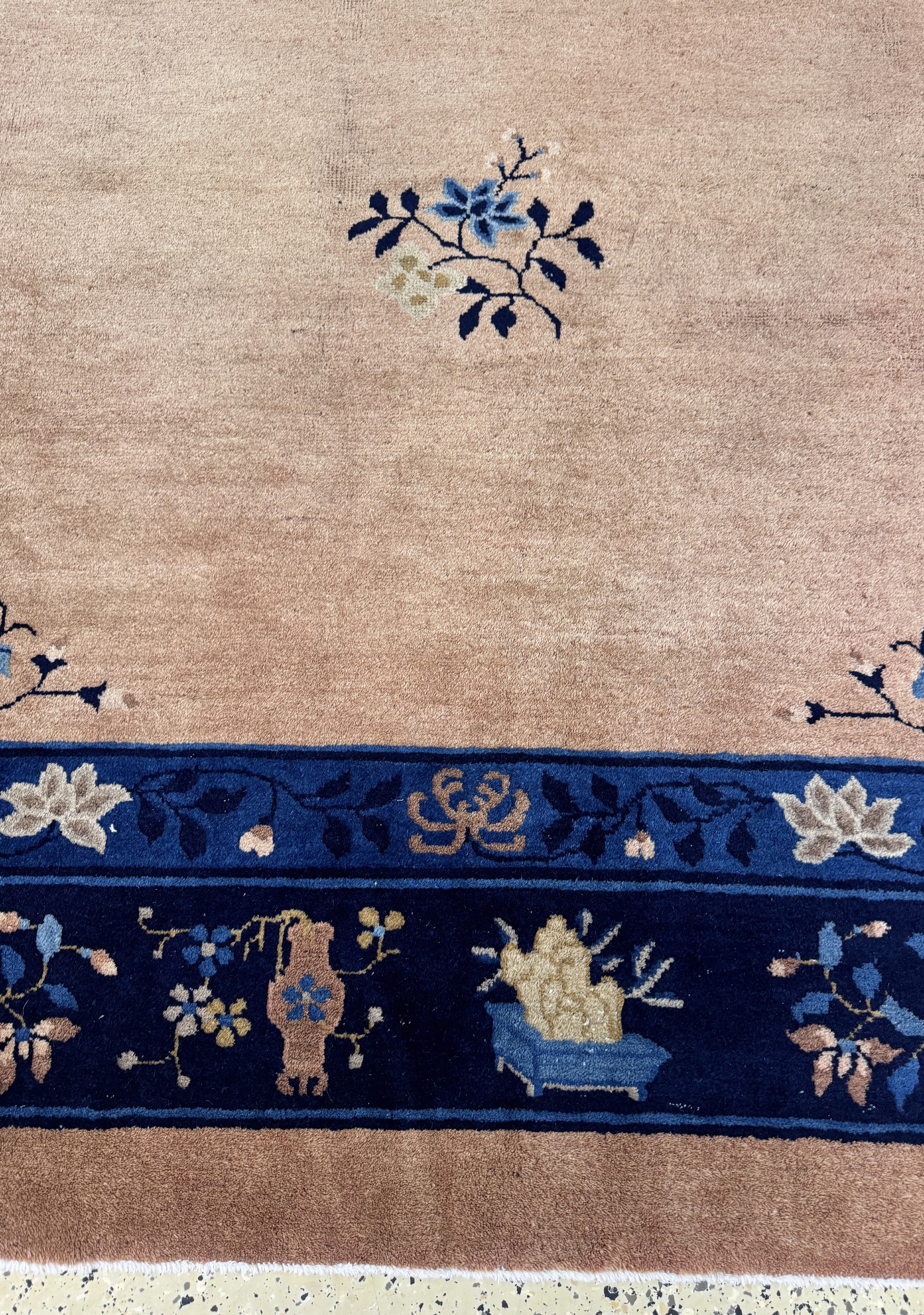Detail g: Peking antik, China, um 1900, Wolle auf Baumwolle, ca. 470 x 320 cm, Mottenfraß, EHZ: 3(gereinigt)