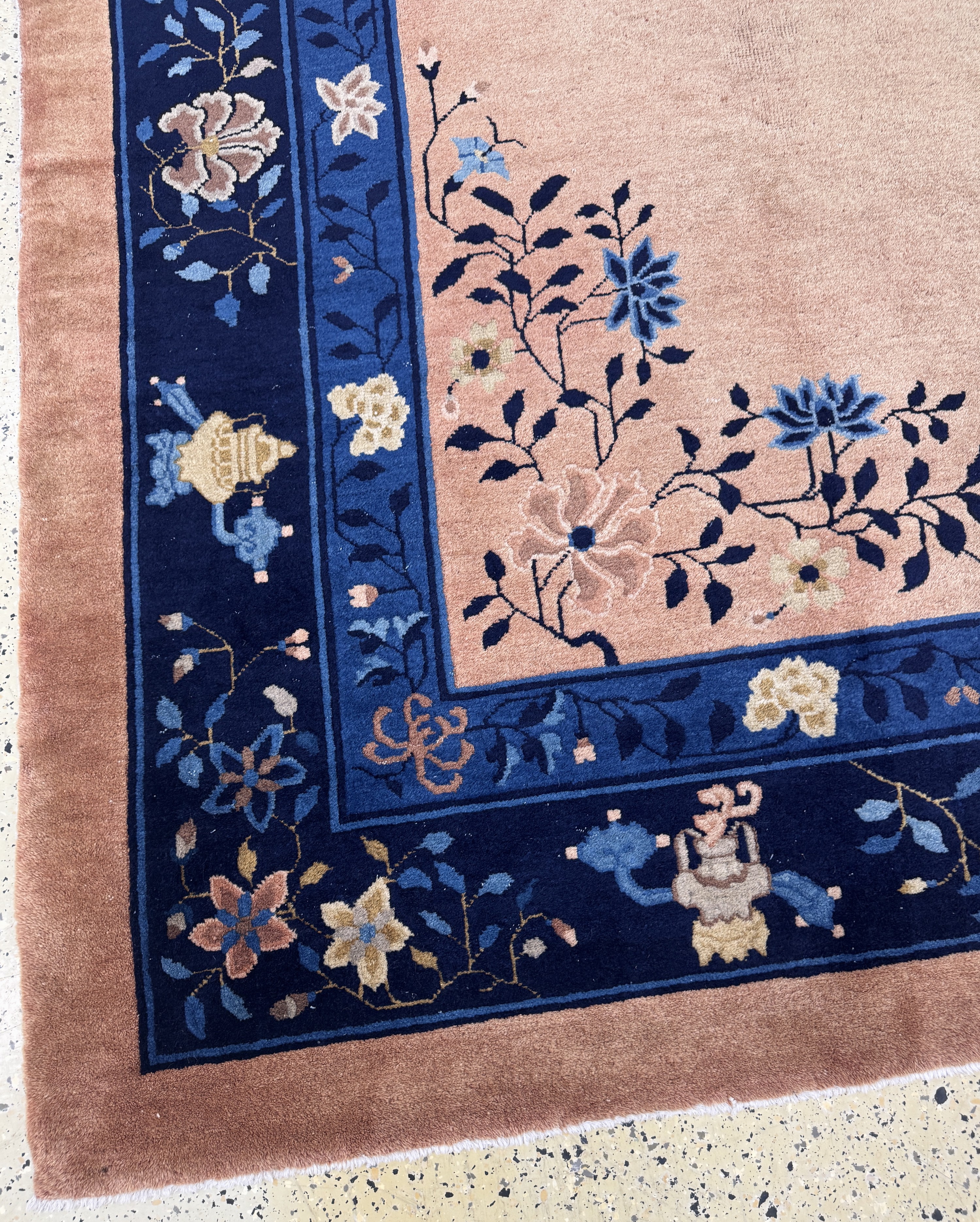 Detail h: Peking antik, China, um 1900, Wolle auf Baumwolle, ca. 470 x 320 cm, Mottenfraß, EHZ: 3(gereinigt)