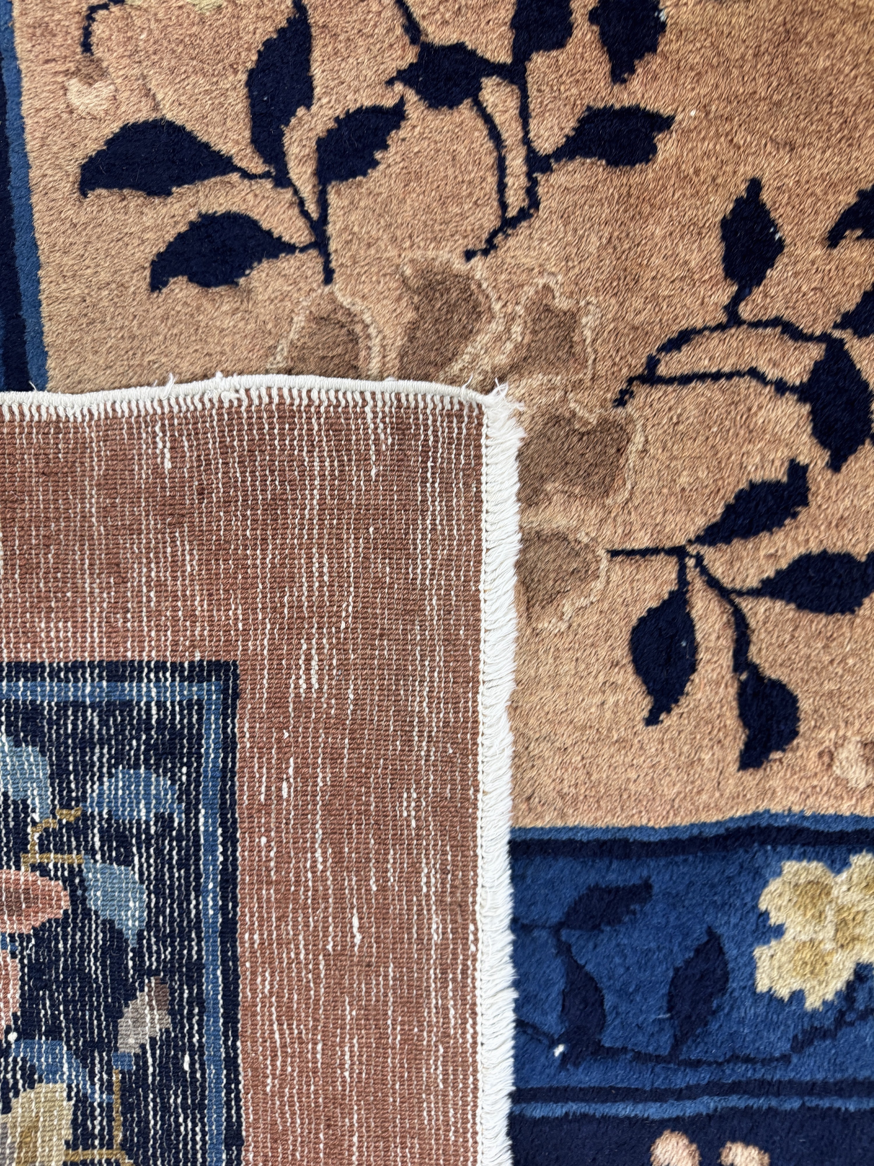Detail k: Peking antik, China, um 1900, Wolle auf Baumwolle, ca. 470 x 320 cm, Mottenfraß, EHZ: 3(gereinigt)