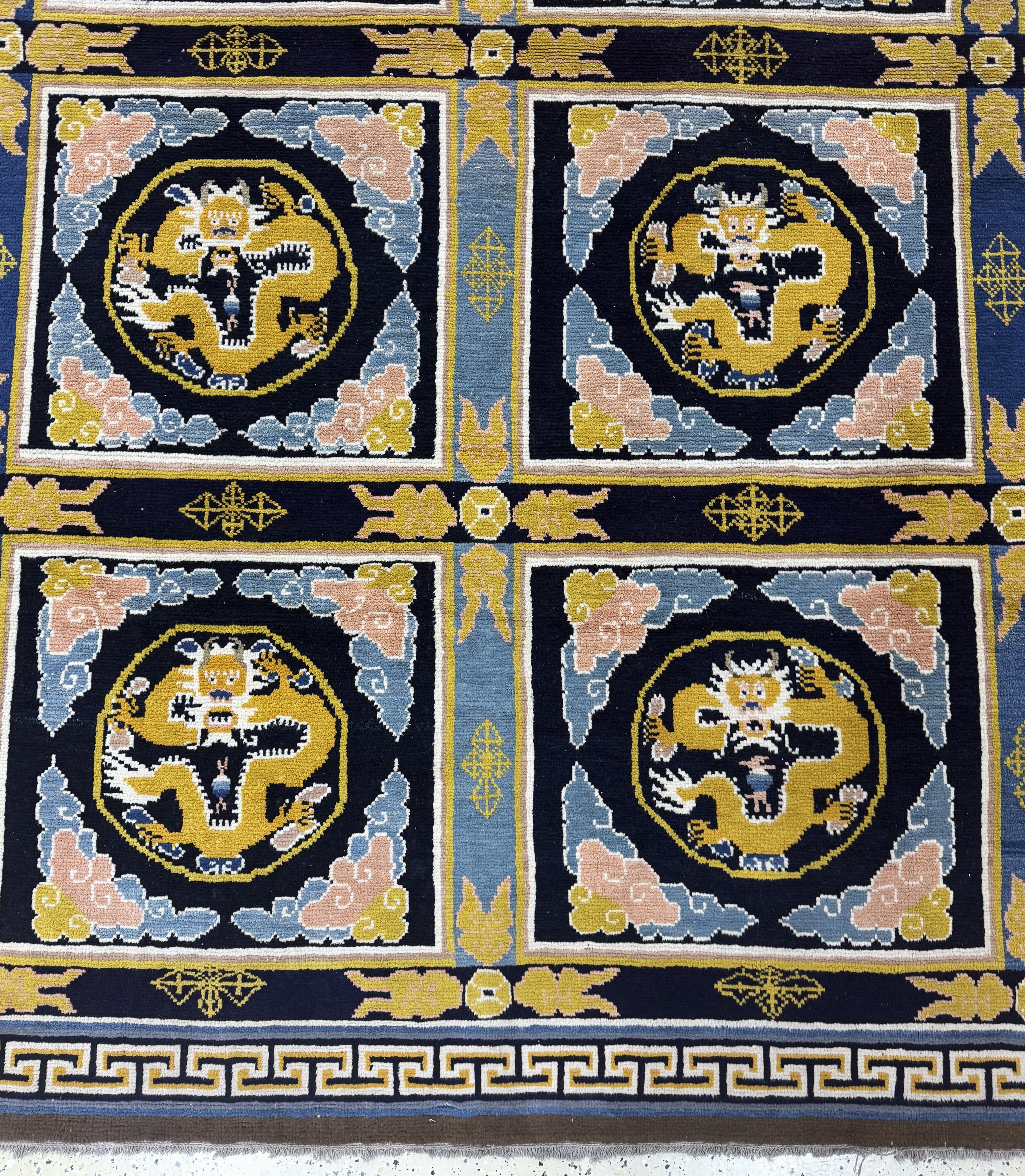 Detail b: Ning-Hsia antik signiert, China, um 1900, Wolle auf Baumwolle, ca. 320 x 340 cm, EHZ: 2
