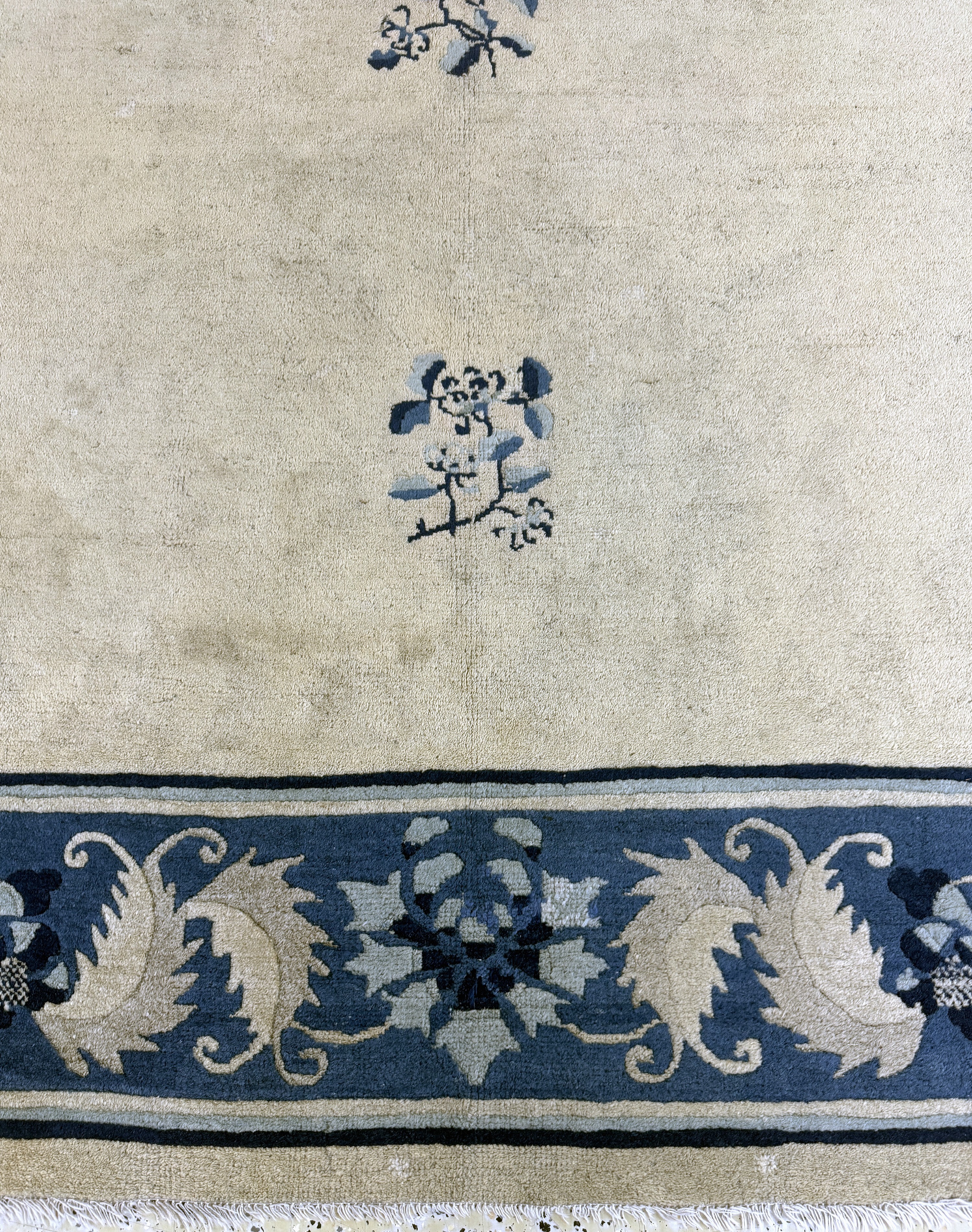 Detail g: Peking antik, China, um 1900, Wolle auf Baumwolle, ca. 340 x 270 cm, gereinigt, EHZ: 3(restauriert)
