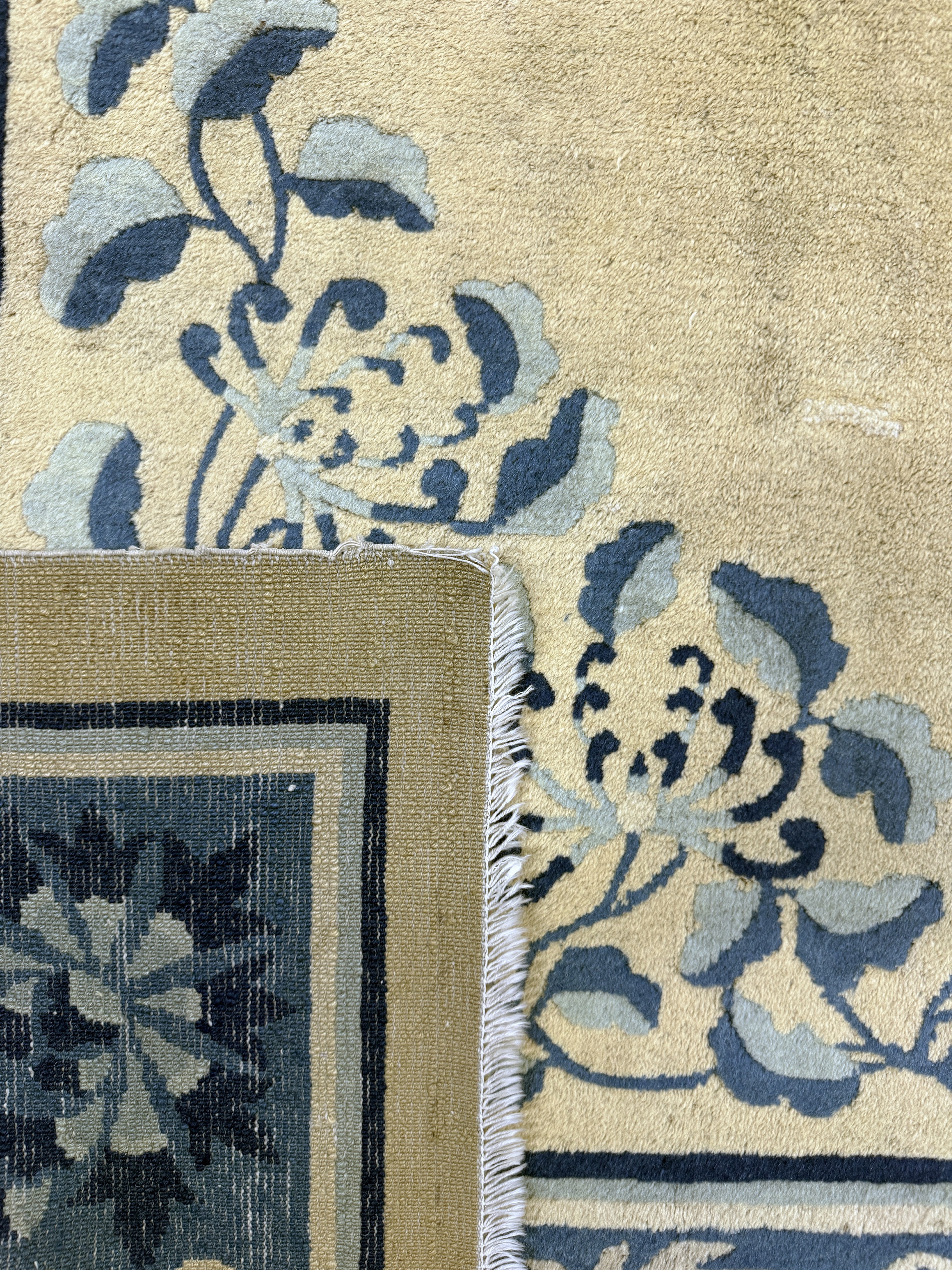Detail j: Peking antik, China, um 1900, Wolle auf Baumwolle, ca. 340 x 270 cm, gereinigt, EHZ: 3(restauriert)