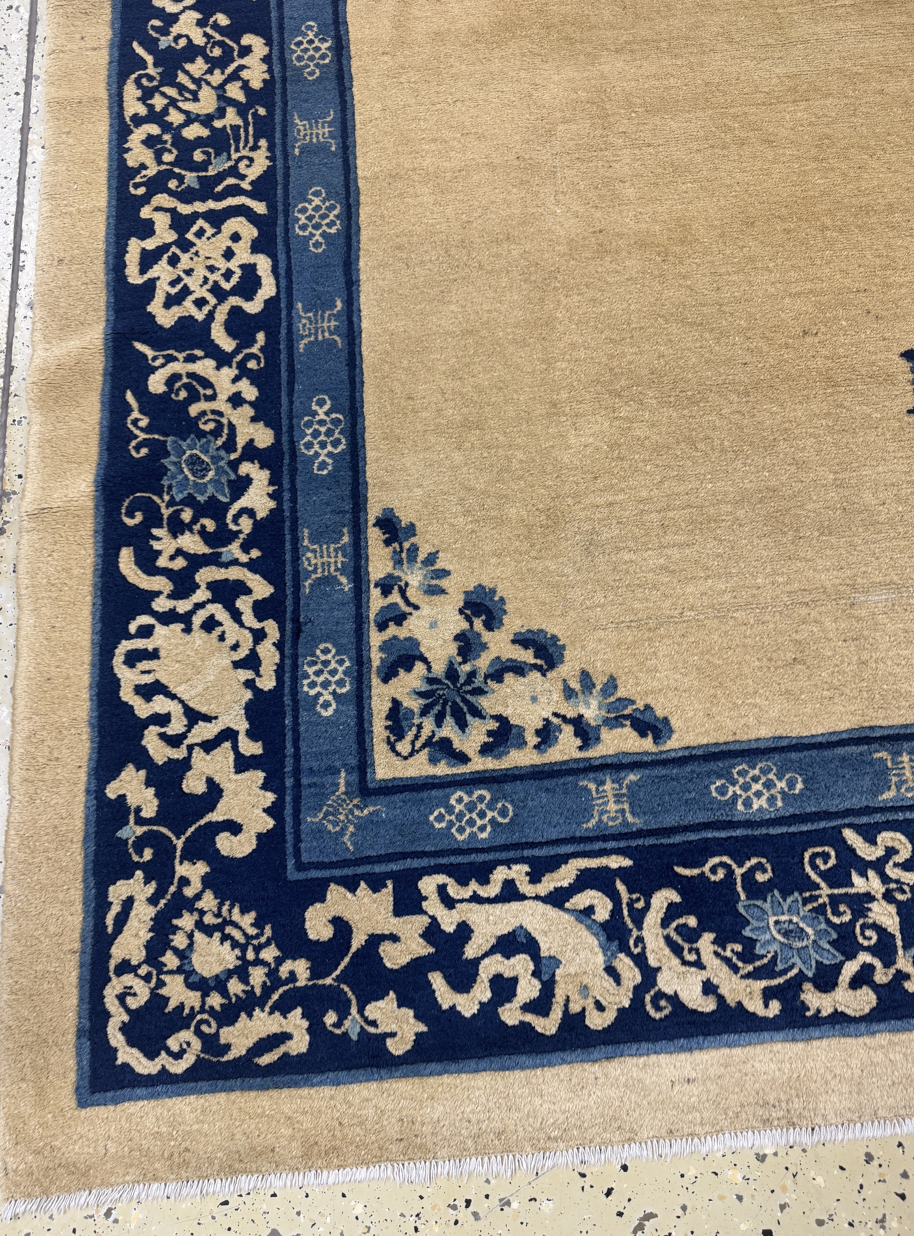 Detail c: Peking antik, China, um 1900, Wolle auf Baumwolle, ca. 350 x 273 cm, gereinigt, EHZ: 3(restauriert)