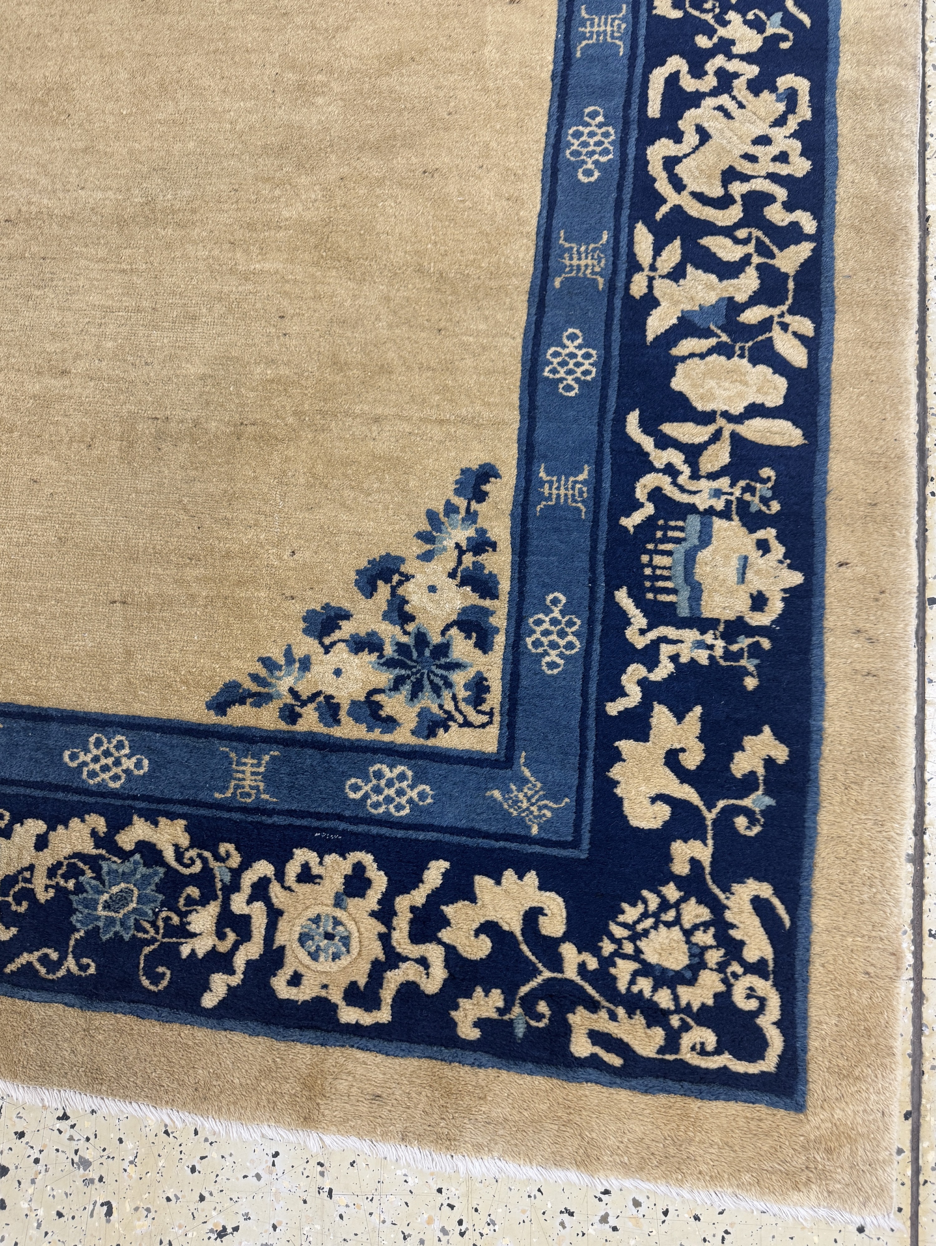 Detail g: Peking antik, China, um 1900, Wolle auf Baumwolle, ca. 350 x 273 cm, gereinigt, EHZ: 3(restauriert)