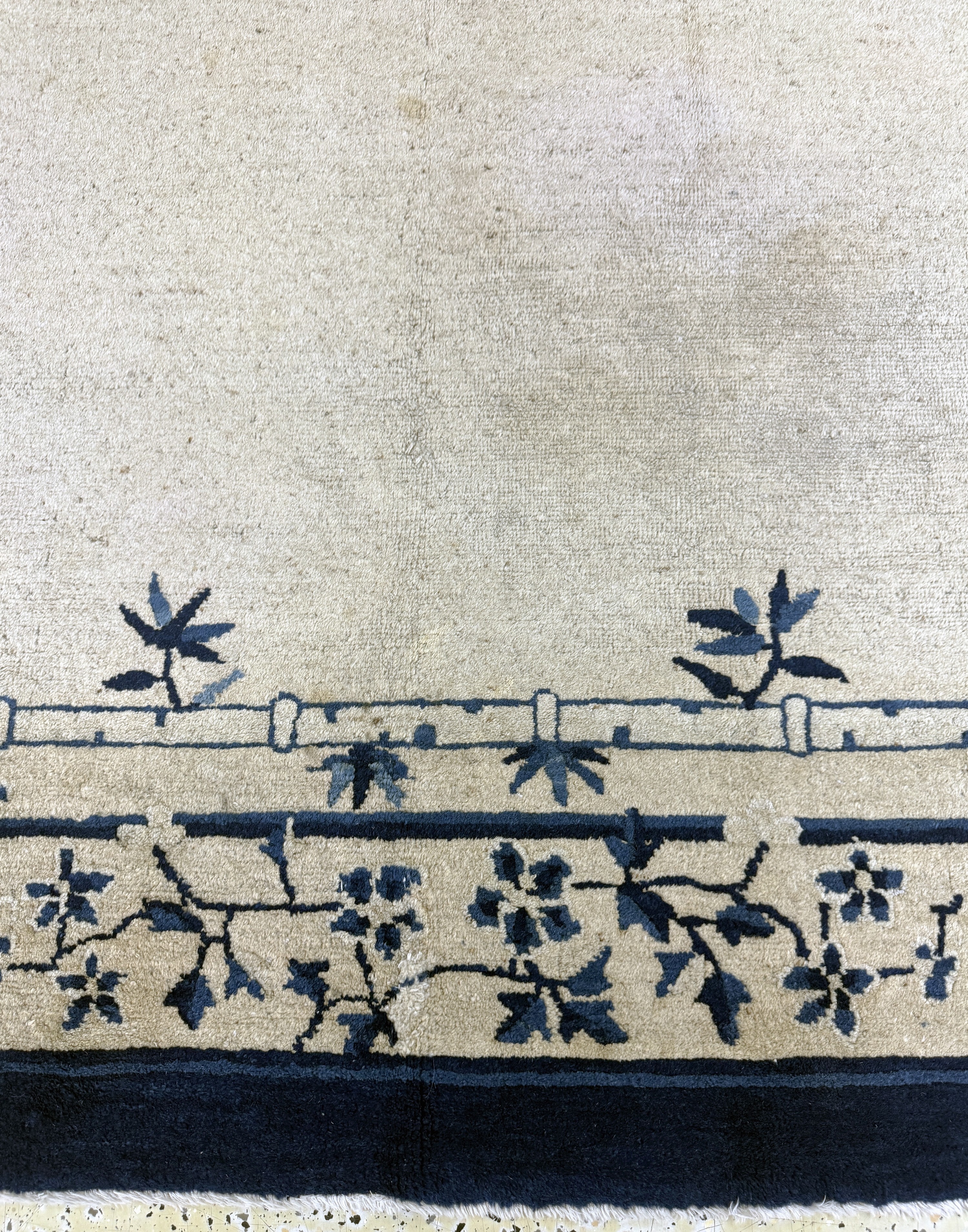 Detail g: Peking antik, China, um 1900, Wolle auf Baumwolle, ca. 350 x 267 cm, gereinigt, EHZ: 3(restauriert)