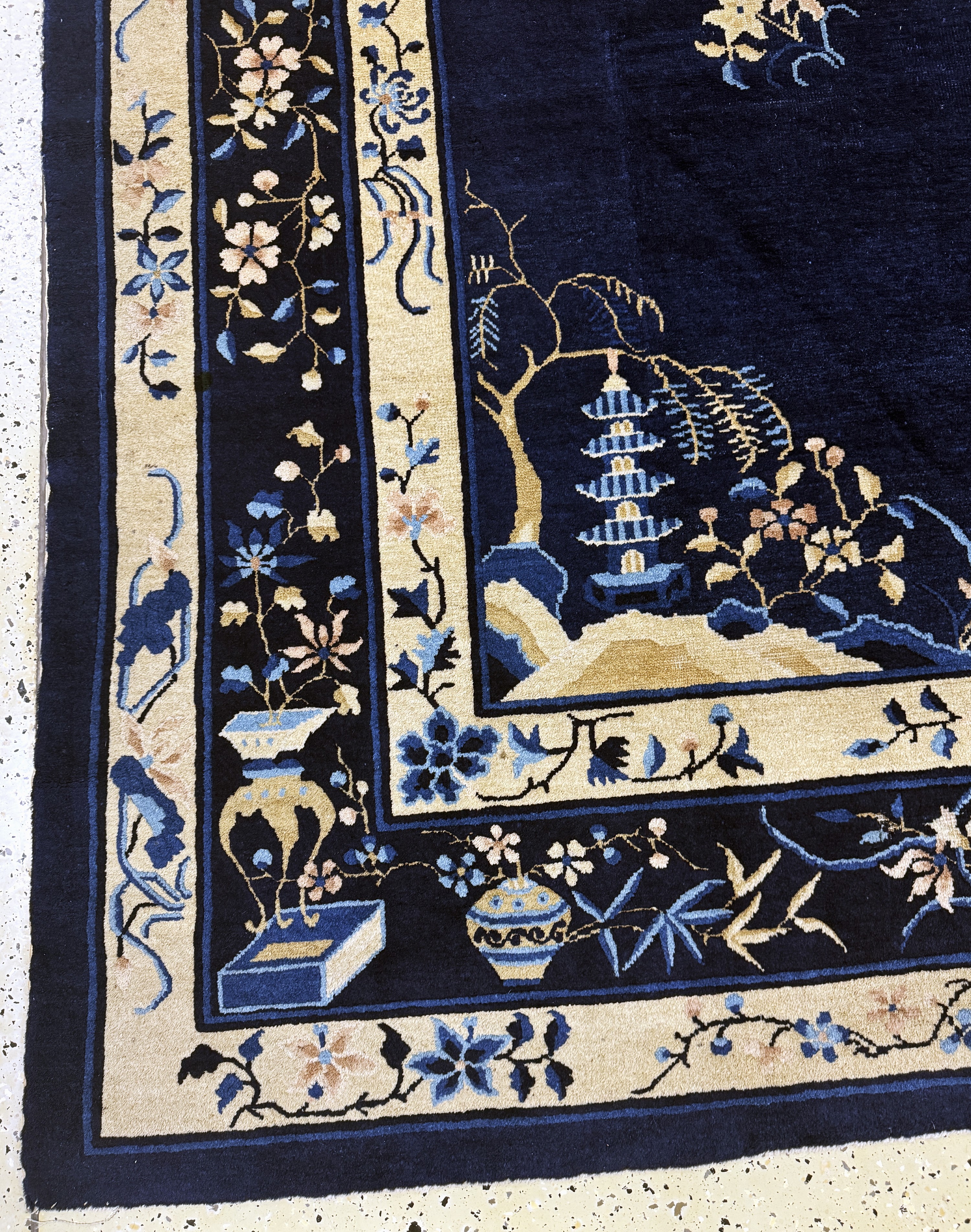 Detail b: Peking antik, China, um 1900, Wolle auf Baumwolle, ca. 357 x 273 cm, gereinigt, EHZ: 3-4(restauriert)