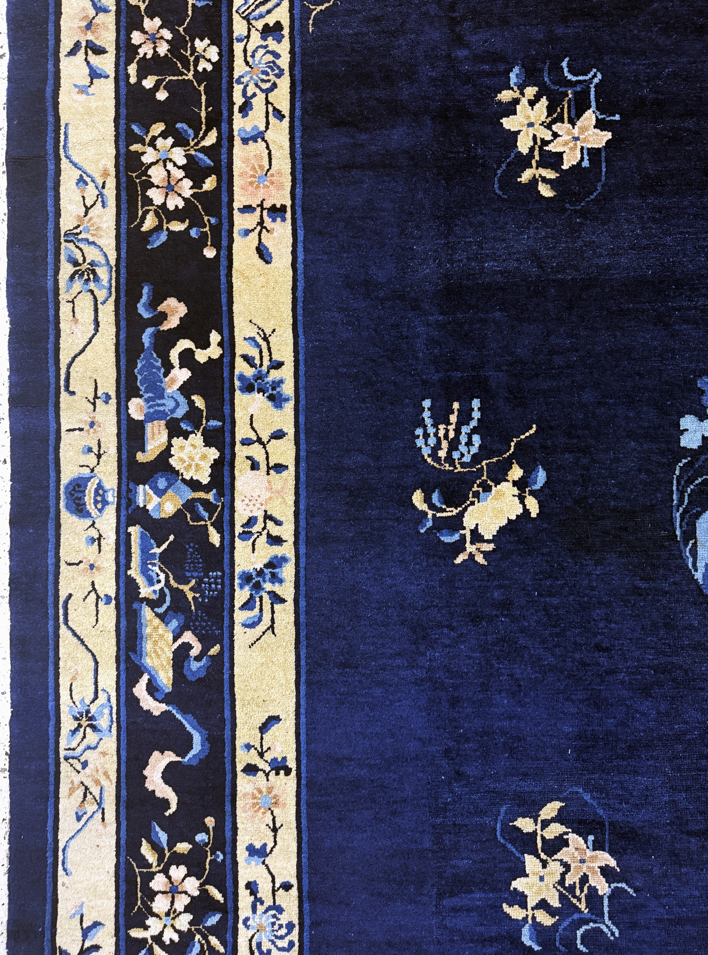 Detail c: Peking antik, China, um 1900, Wolle auf Baumwolle, ca. 357 x 273 cm, gereinigt, EHZ: 3-4(restauriert)
