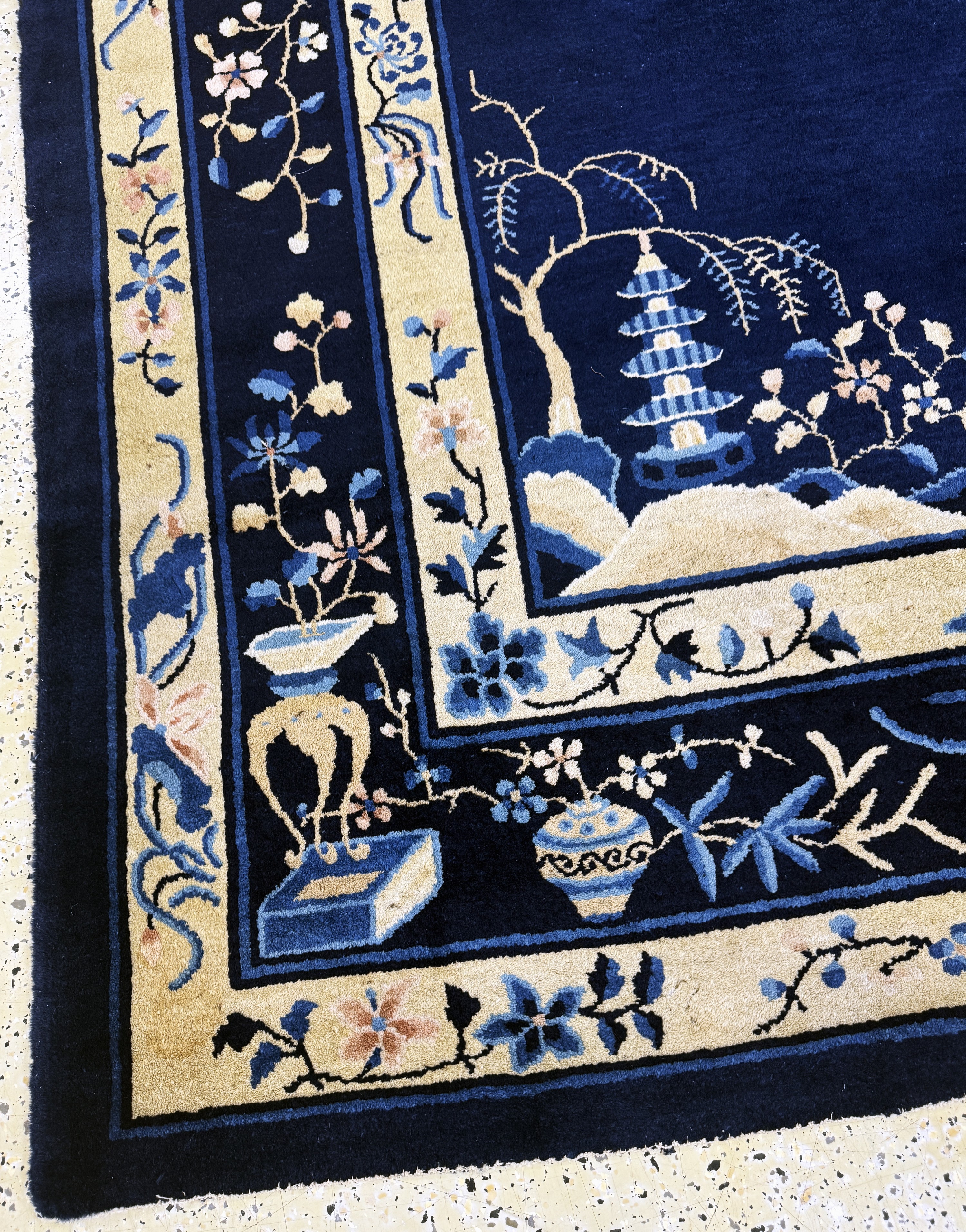 Detail h: Peking antik, China, um 1900, Wolle auf Baumwolle, ca. 357 x 273 cm, gereinigt, EHZ: 3-4(restauriert)