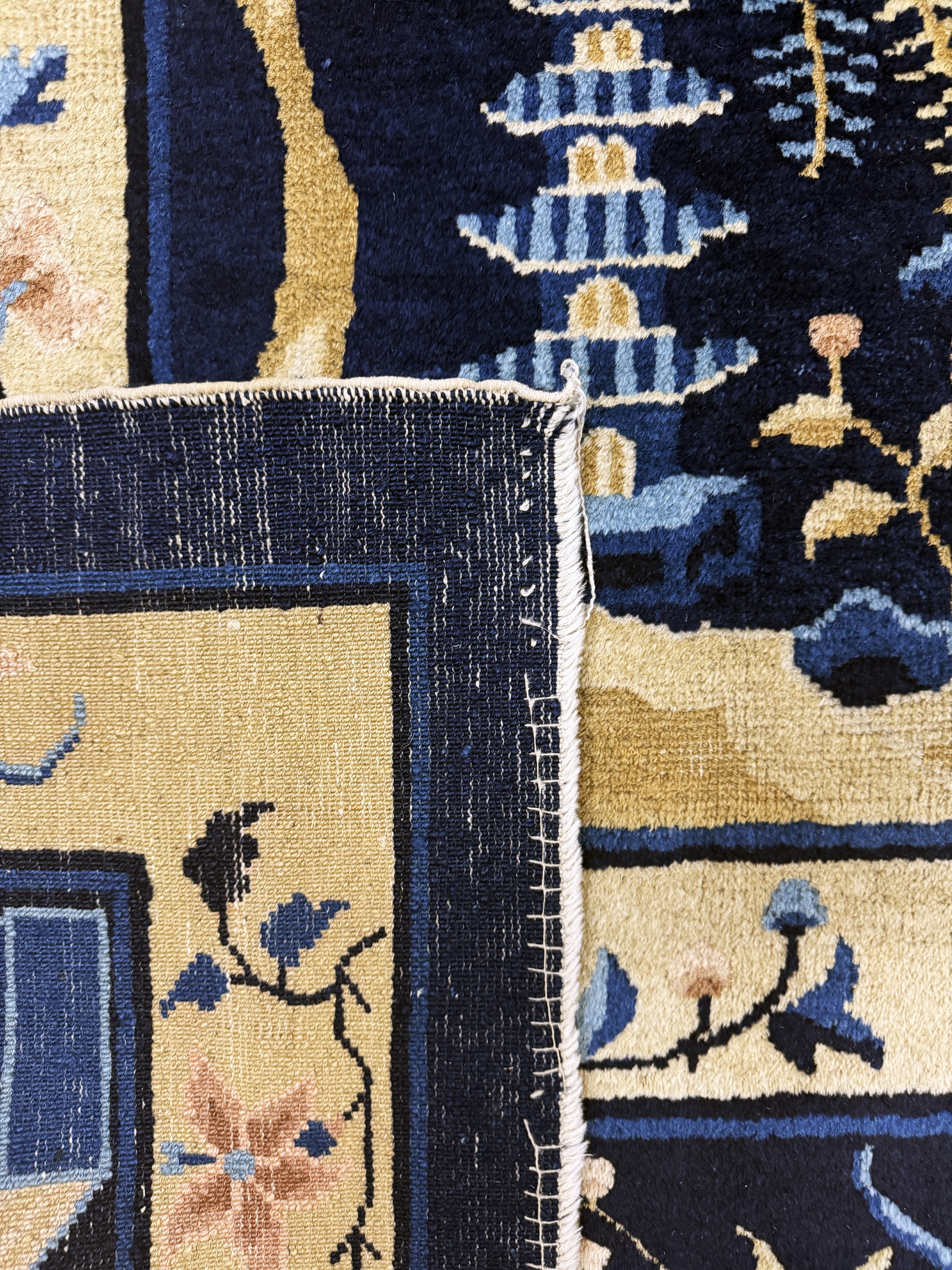 Detail j: Peking antik, China, um 1900, Wolle auf Baumwolle, ca. 357 x 273 cm, gereinigt, EHZ: 3-4(restauriert)