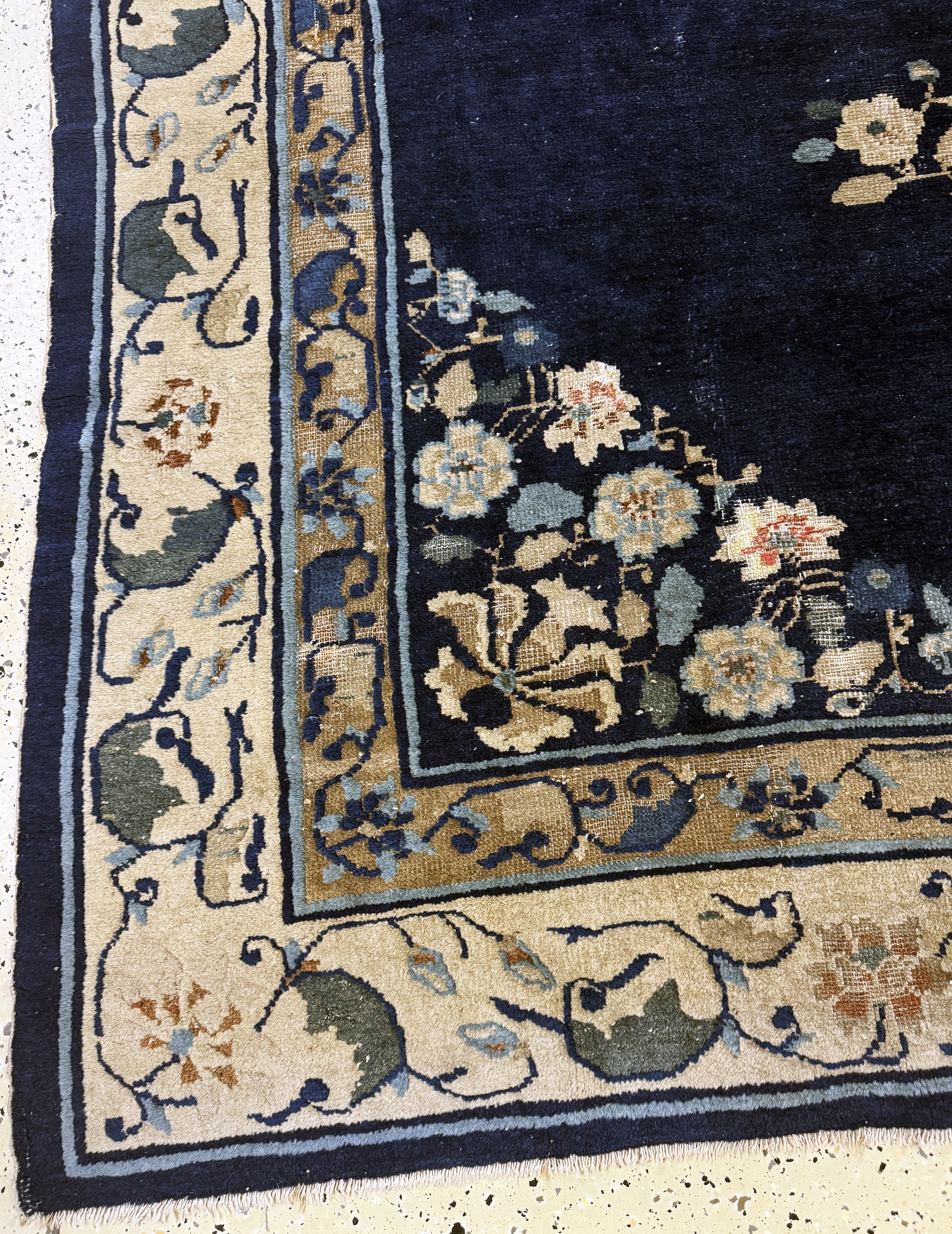 Detail b: Peking antik, China, um 1900, Wolle auf Baumwolle, ca. 357 x 270 cm, EHZ: 4, (restauriert)