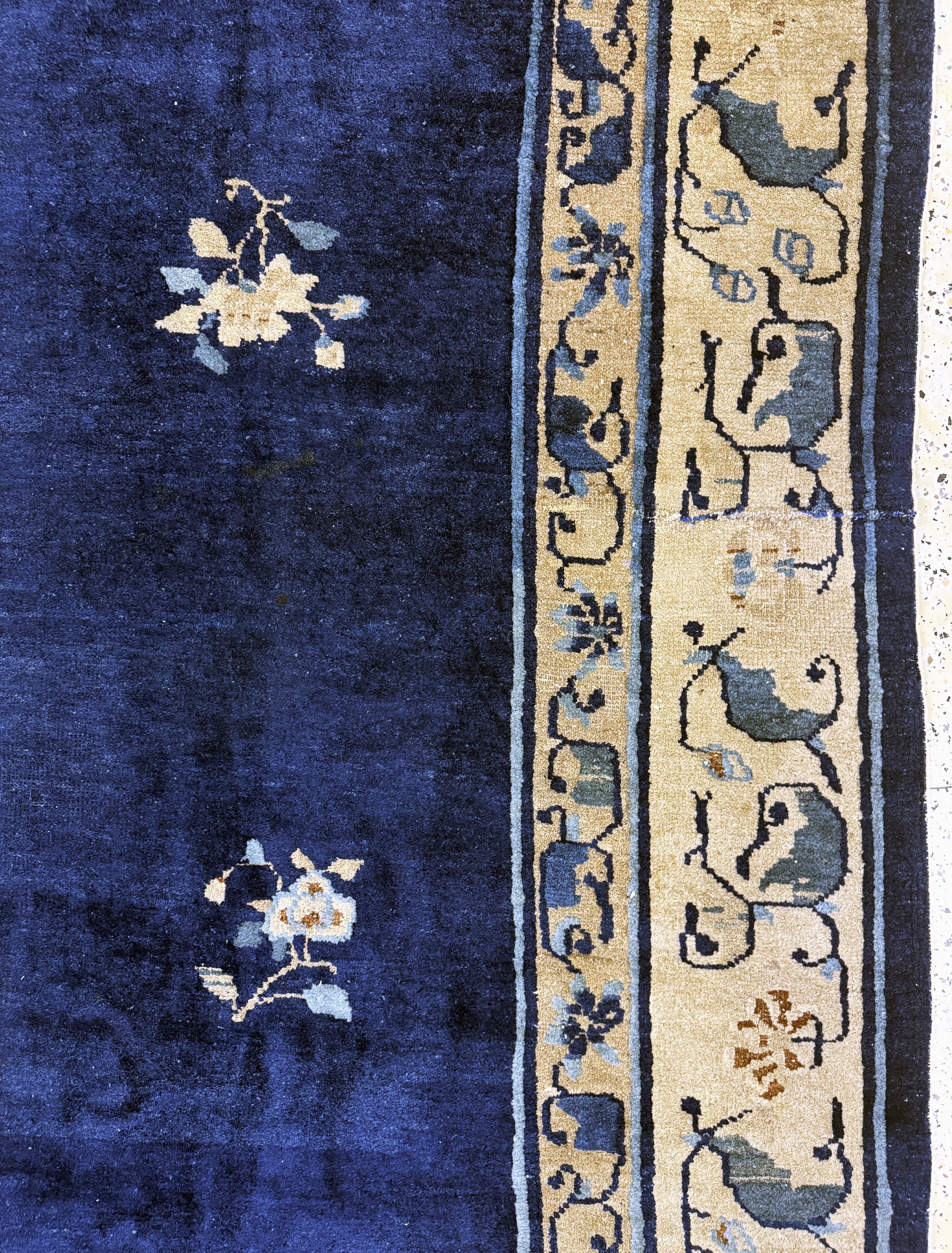 Detail e: Peking antik, China, um 1900, Wolle auf Baumwolle, ca. 357 x 270 cm, EHZ: 4, (restauriert)