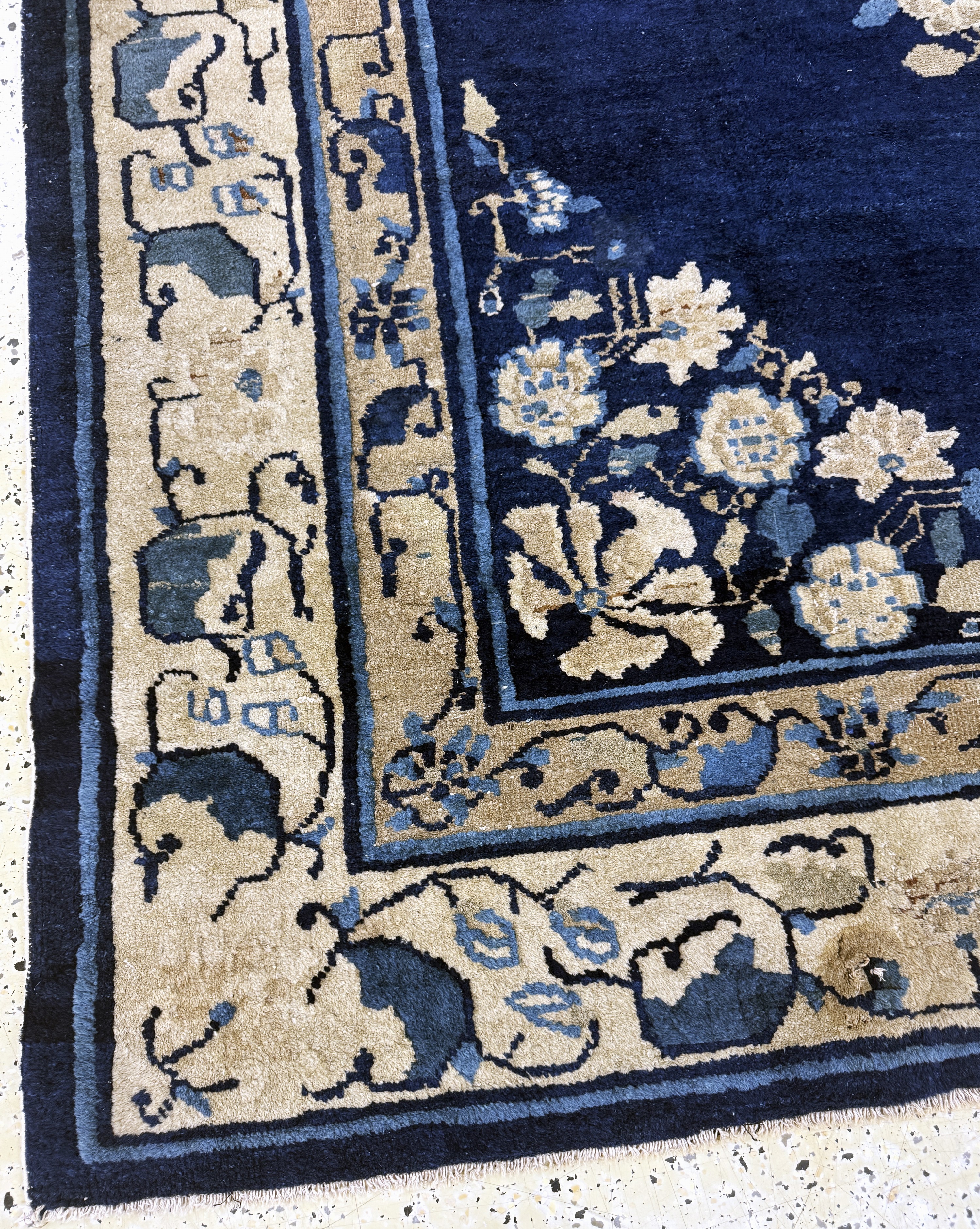 Detail h: Peking antik, China, um 1900, Wolle auf Baumwolle, ca. 357 x 270 cm, EHZ: 4, (restauriert)