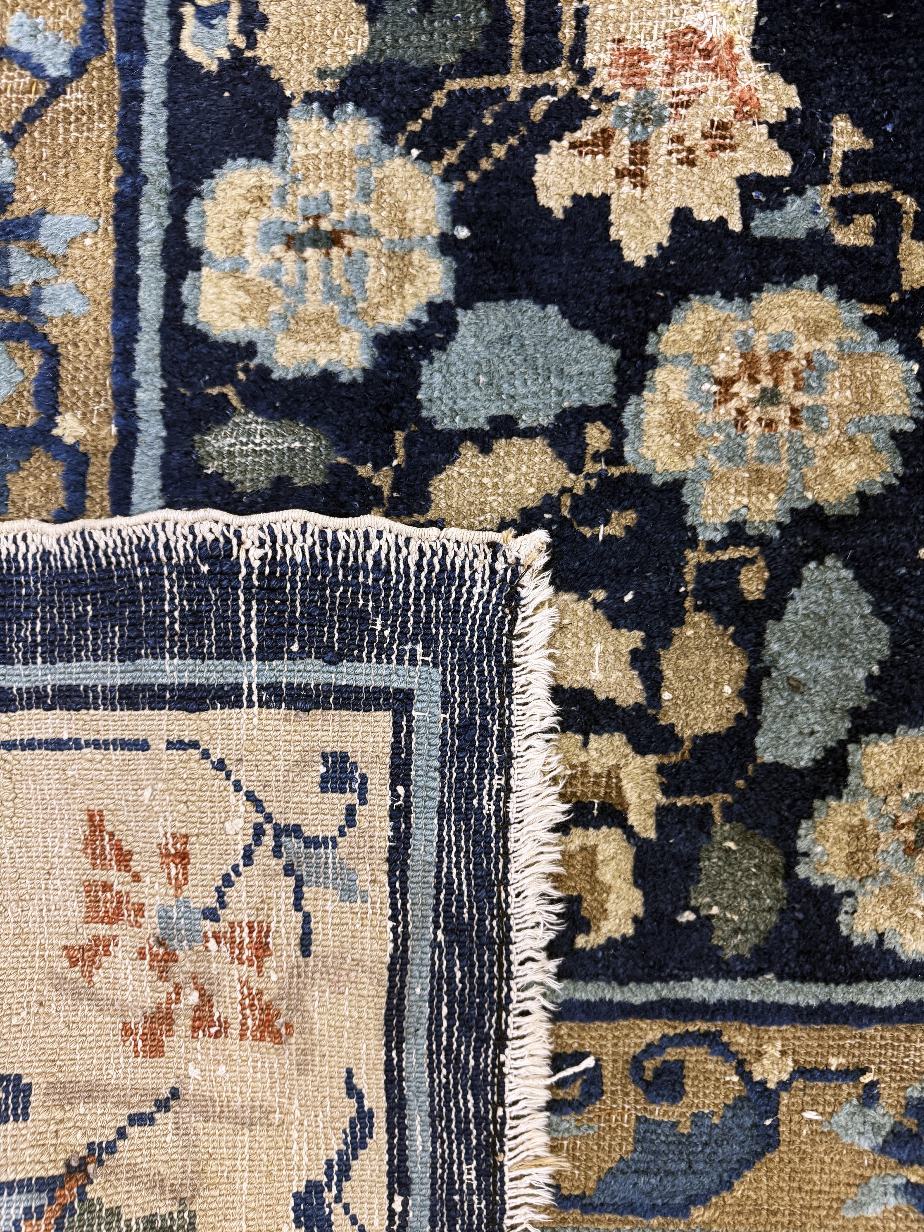 Detail j: Peking antik, China, um 1900, Wolle auf Baumwolle, ca. 357 x 270 cm, EHZ: 4, (restauriert)