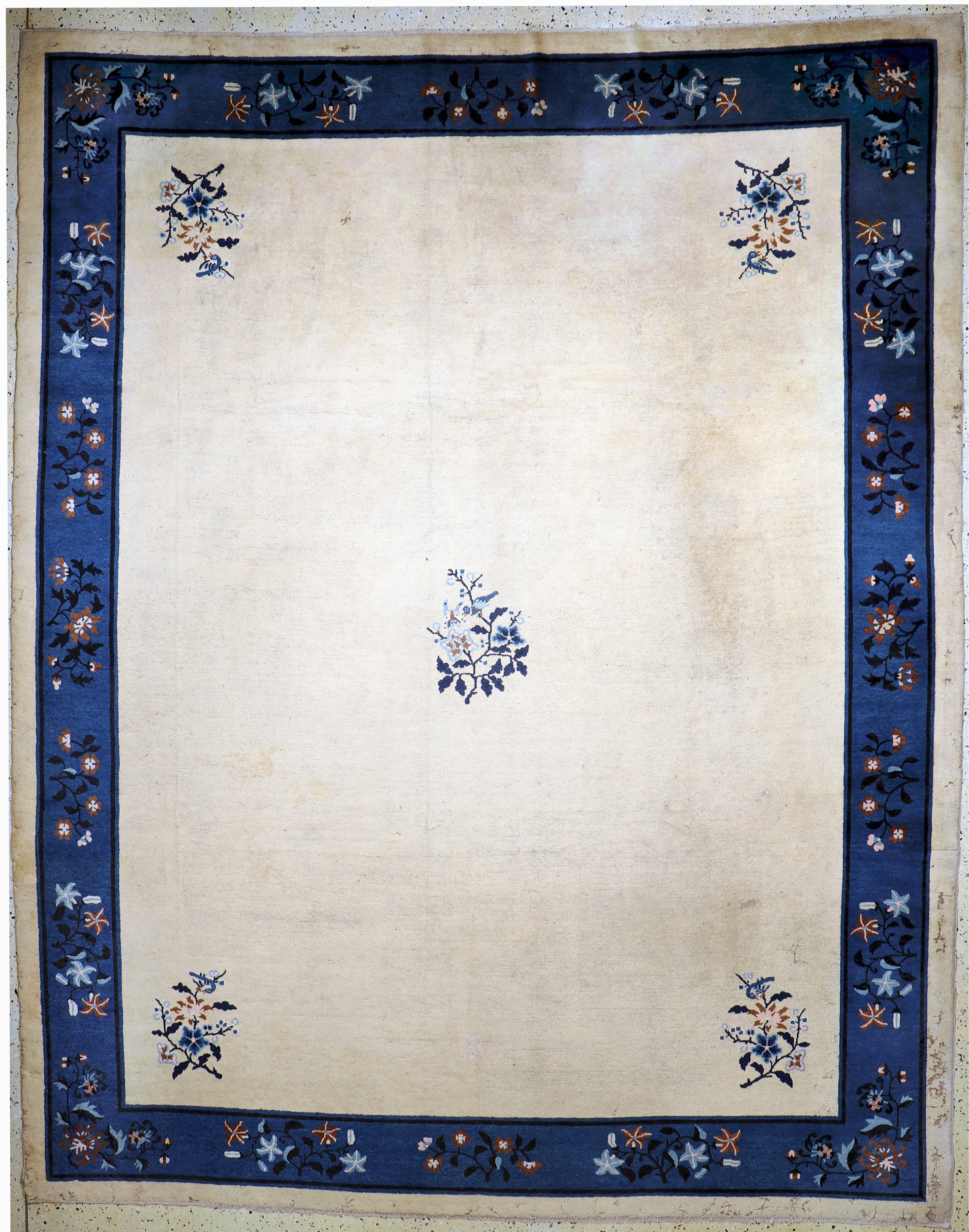 Image 27112233 - Peking antik, China, um 1900, Wolle auf Baumwolle, ca. 350 x 277 cm, Mottenfraß, EHZ: ...