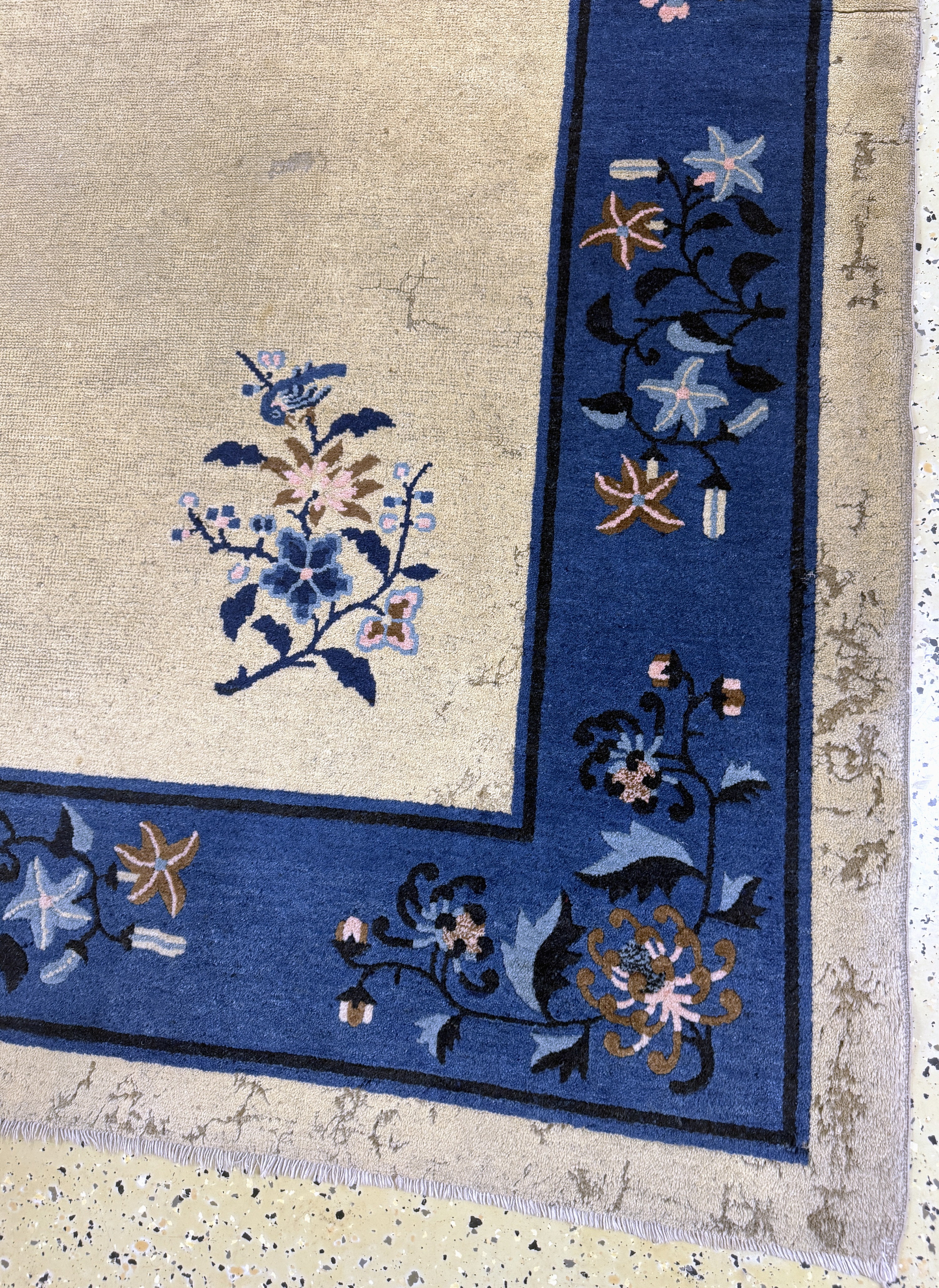 Detail a: Peking antik, China, um 1900, Wolle auf Baumwolle, ca. 350 x 277 cm, Mottenfraß, EHZ: 4(gereinigt)