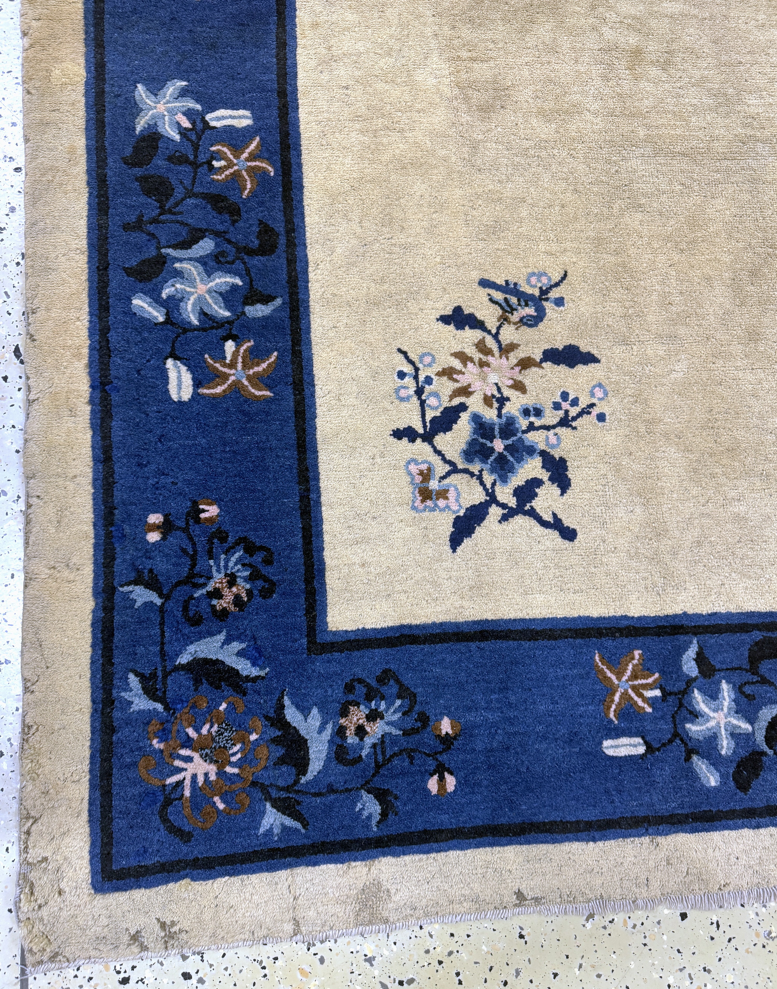 Detail b: Peking antik, China, um 1900, Wolle auf Baumwolle, ca. 350 x 277 cm, Mottenfraß, EHZ: 4(gereinigt)