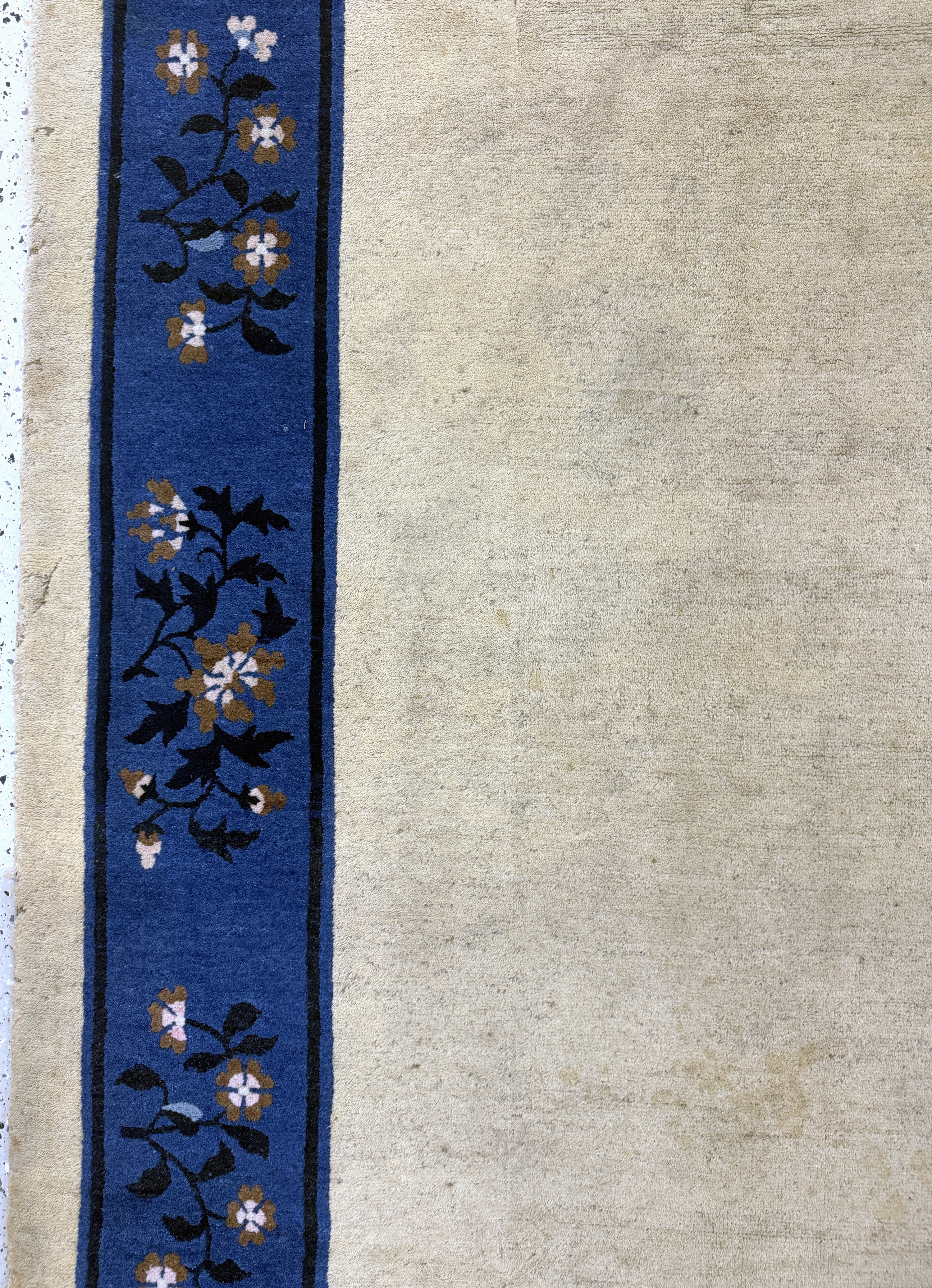 Detail d: Peking antik, China, um 1900, Wolle auf Baumwolle, ca. 350 x 277 cm, Mottenfraß, EHZ: 4(gereinigt)