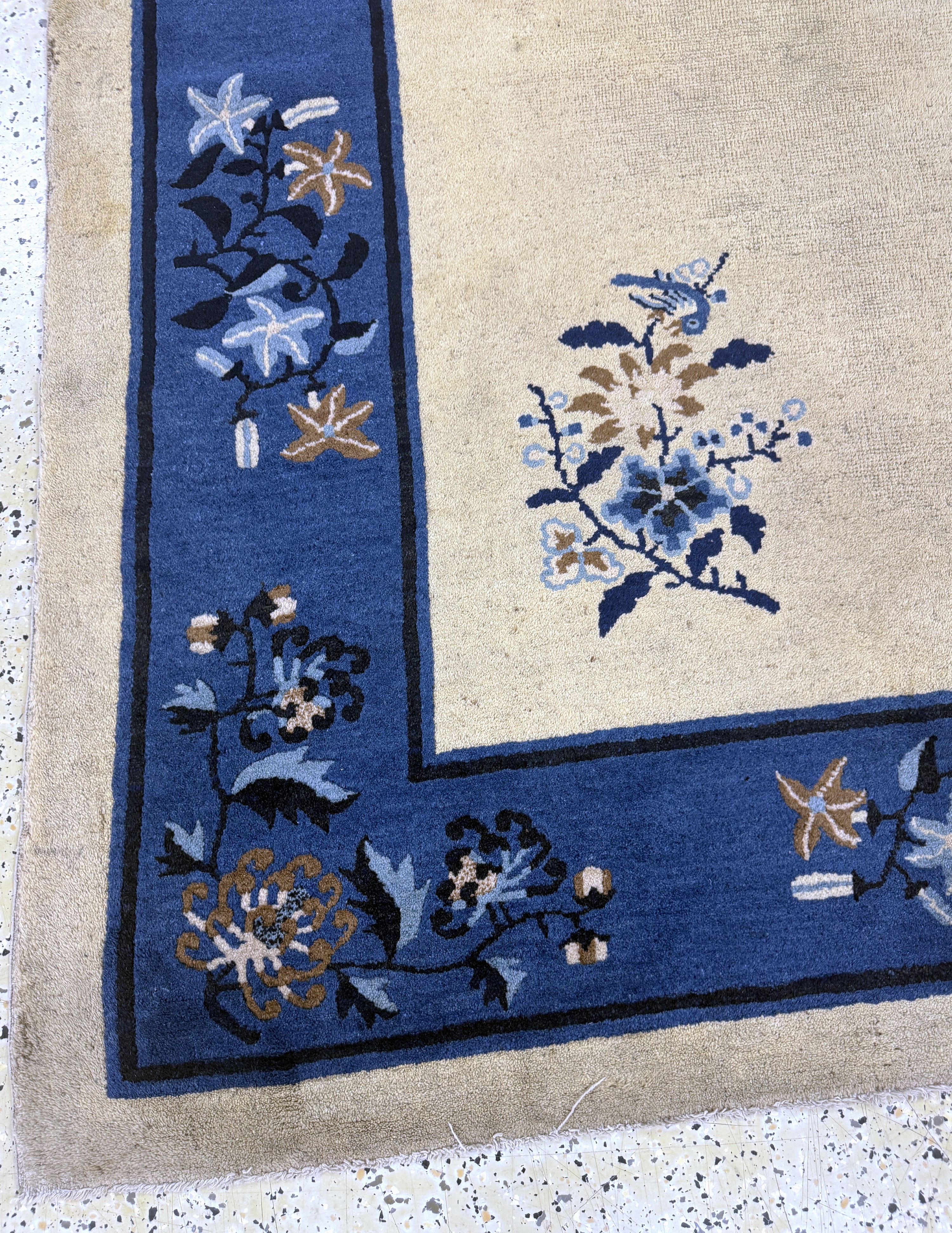 Detail h: Peking antik, China, um 1900, Wolle auf Baumwolle, ca. 350 x 277 cm, Mottenfraß, EHZ: 4(gereinigt)