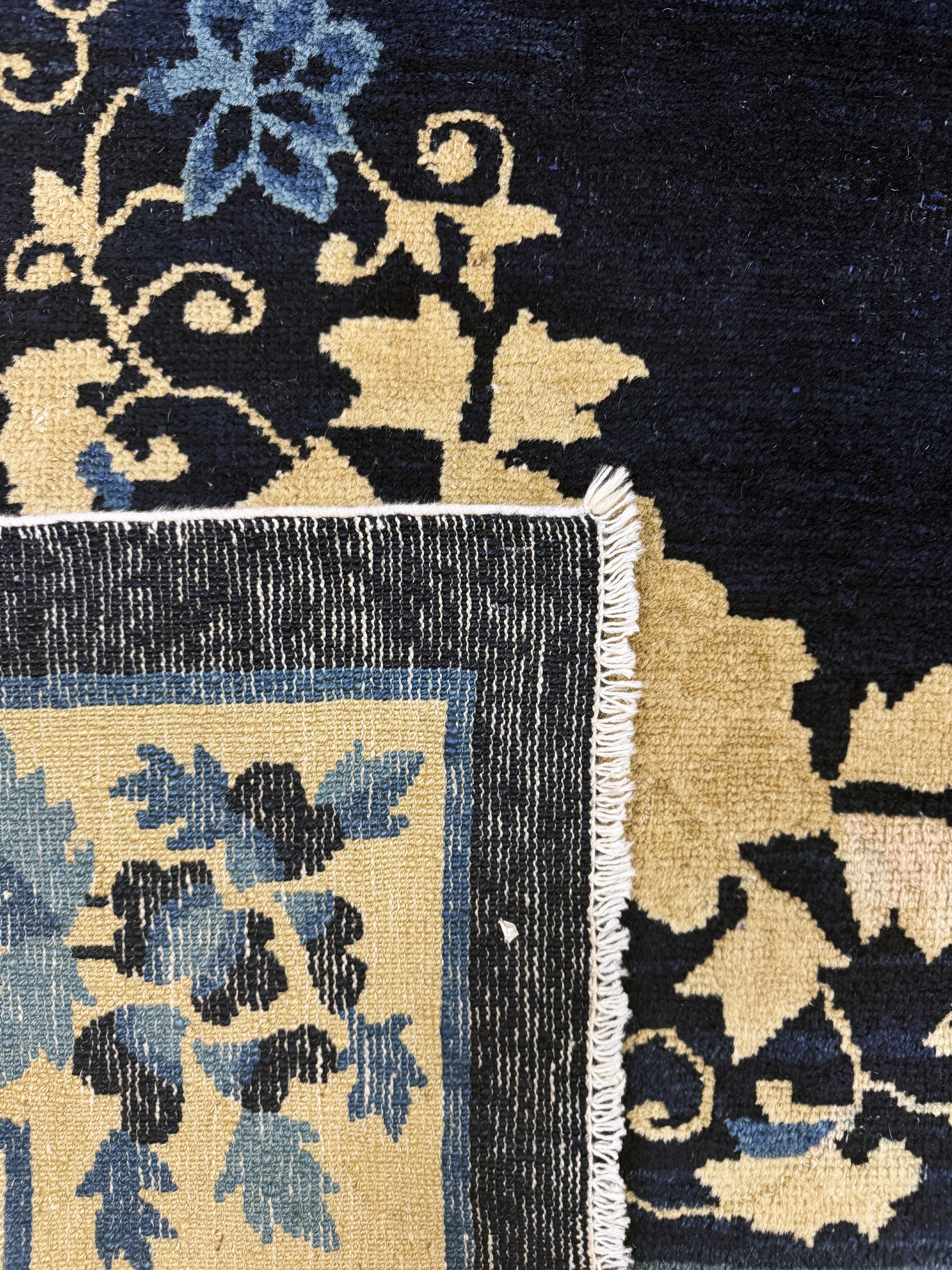 Detail i: Peking antik, China, um 1900, Wolle auf Baumwolle, ca. 350 x 276 cm, EHZ: 3, (einige Stellen nachgefärbt).