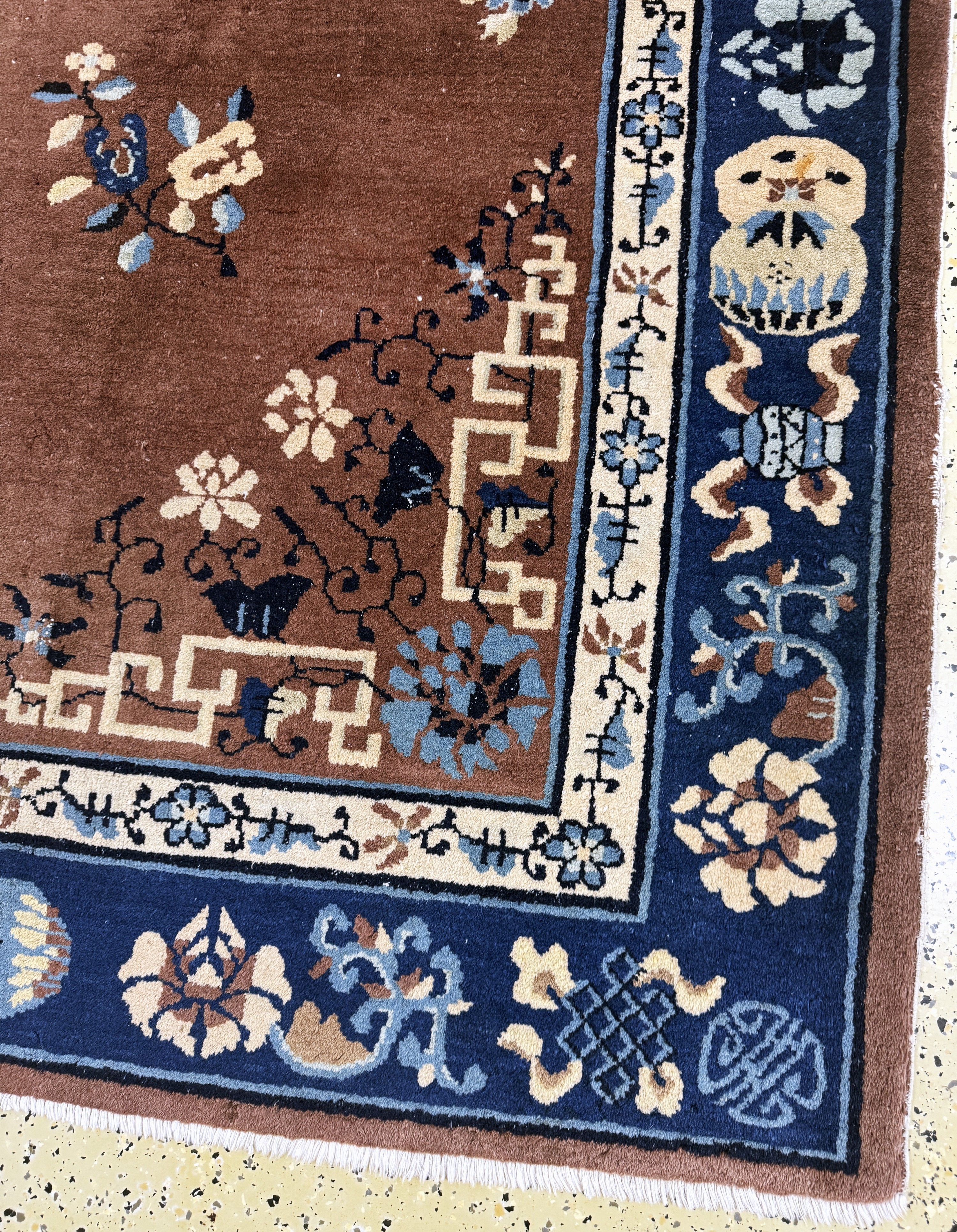 Detail a: Peking antik, China, um 1900, Wolle auf Baumwolle, ca. 295 x 220 cm, leichter Mottenfraß, EHZ: 3(gereinigt)