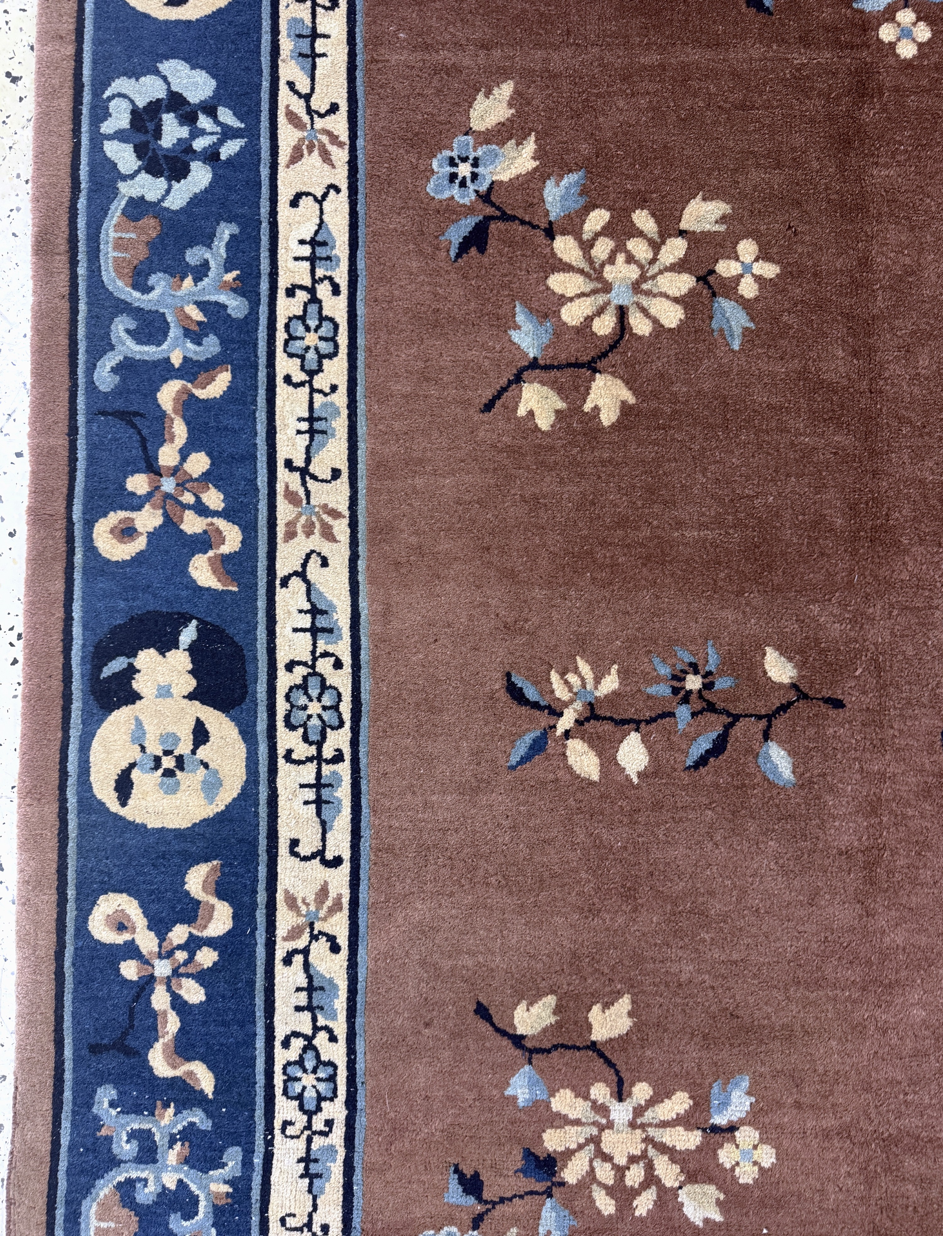 Detail c: Peking antik, China, um 1900, Wolle auf Baumwolle, ca. 295 x 220 cm, leichter Mottenfraß, EHZ: 3(gereinigt)