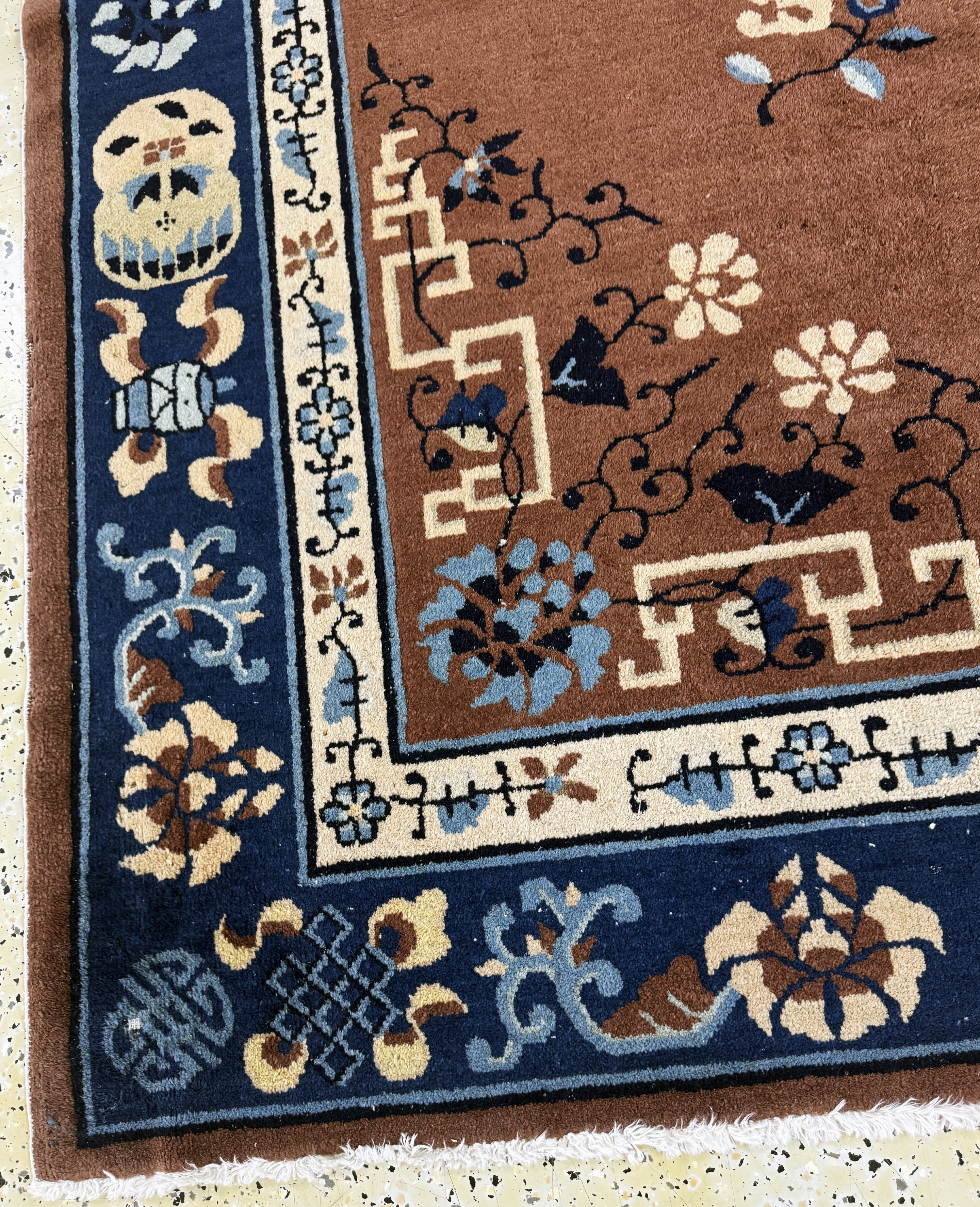 Detail h: Peking antik, China, um 1900, Wolle auf Baumwolle, ca. 295 x 220 cm, leichter Mottenfraß, EHZ: 3(gereinigt)