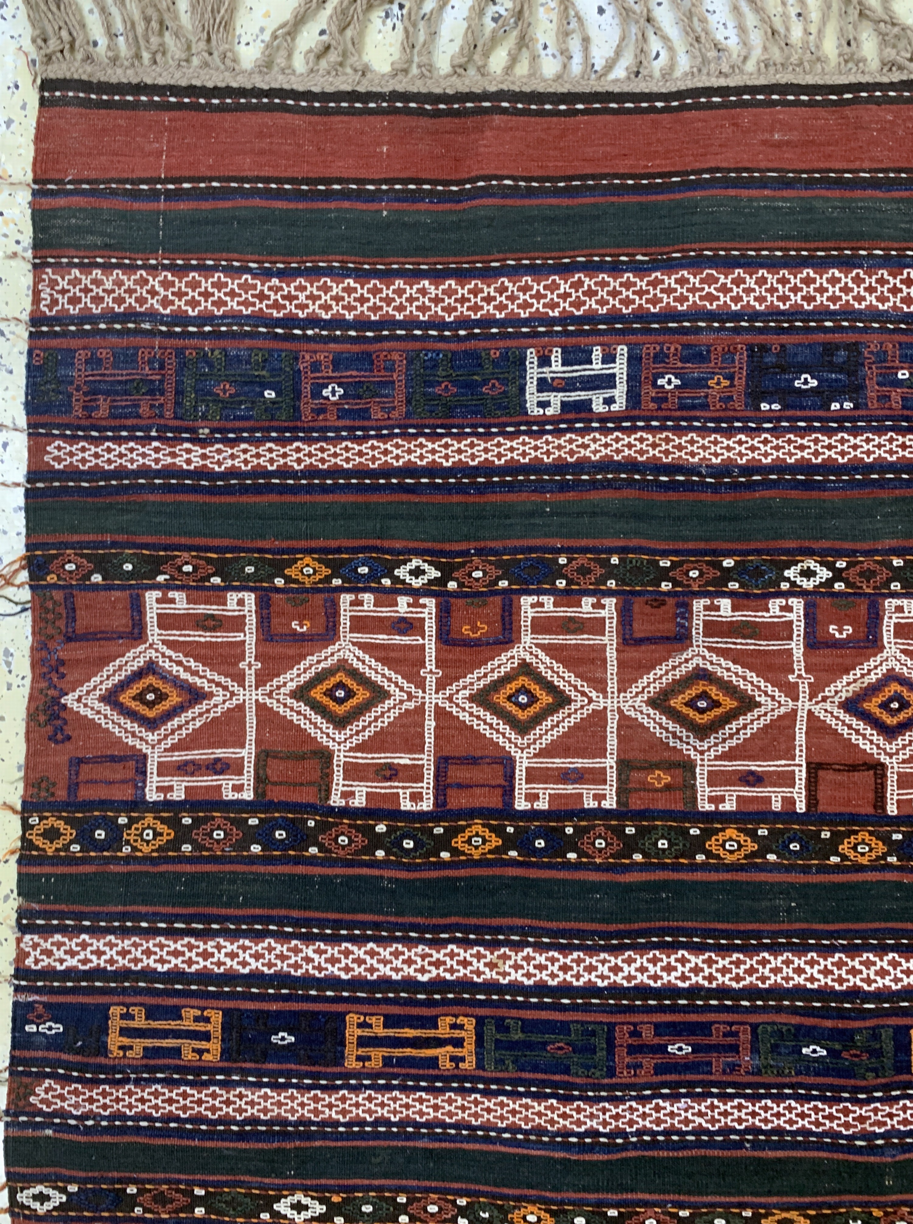 Detail c: Sumakh-Kelim antik, Türkei, um 1900, Wolle auf Wolle, ca. 225 x 177 cm, EHZ: 2, (kleine Löcher)