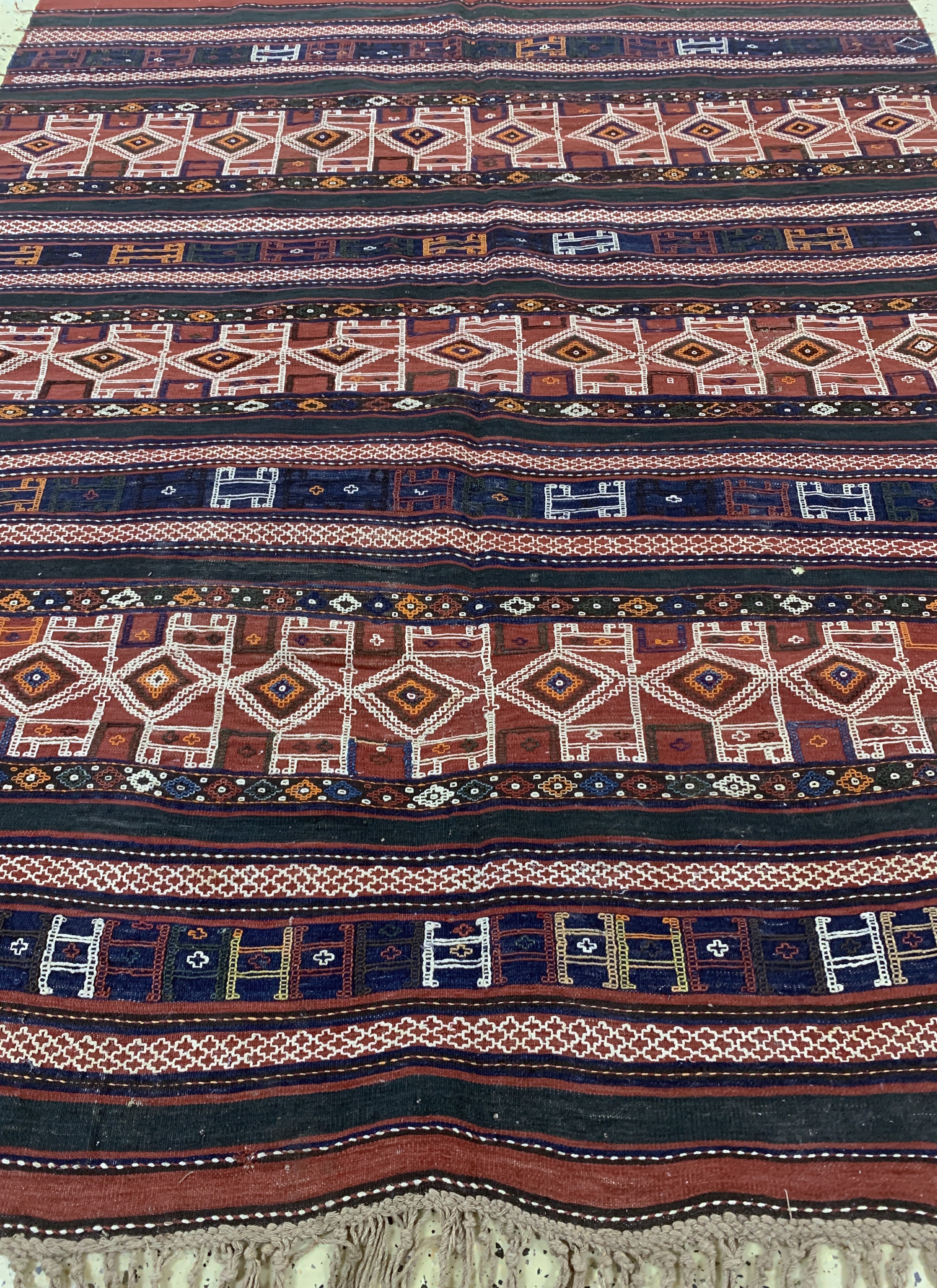 Detail f: Sumakh-Kelim antik, Türkei, um 1900, Wolle auf Wolle, ca. 225 x 177 cm, EHZ: 2, (kleine Löcher)