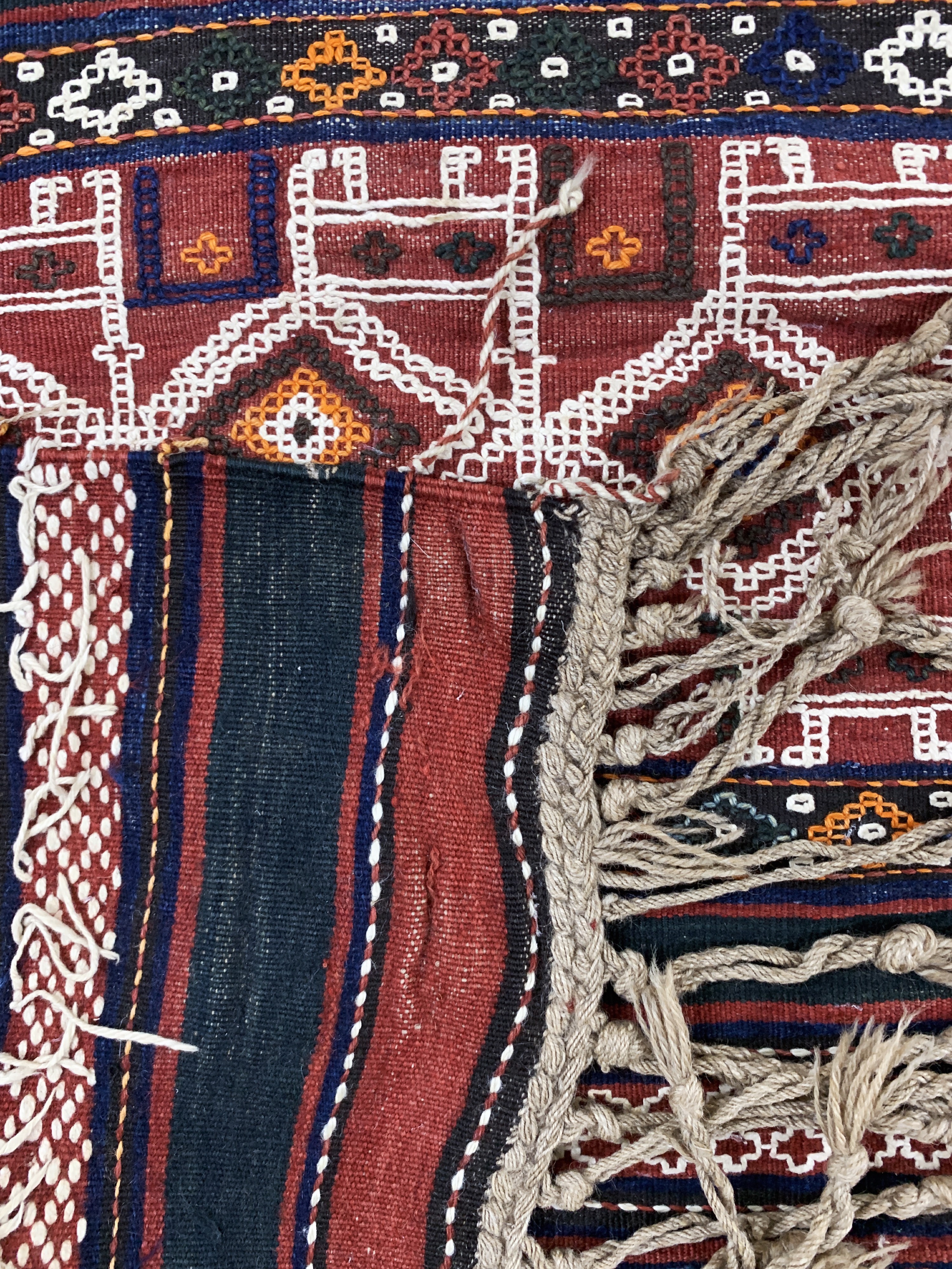 Detail g: Sumakh-Kelim antik, Türkei, um 1900, Wolle auf Wolle, ca. 225 x 177 cm, EHZ: 2, (kleine Löcher)