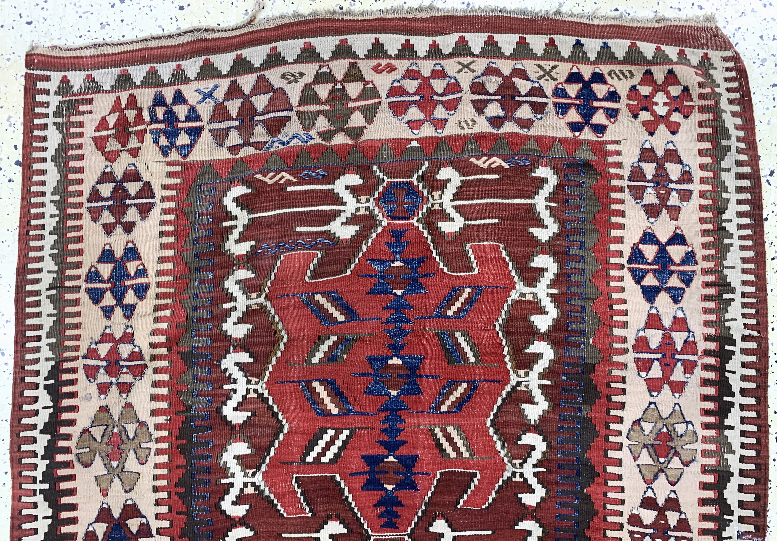 Detail a: Antiker Kelim, Kaukasus, 19.Jhd, Wolle auf Wolle, ca. 420 x 135 cm, EHZ: 2, (kleine Löcher)