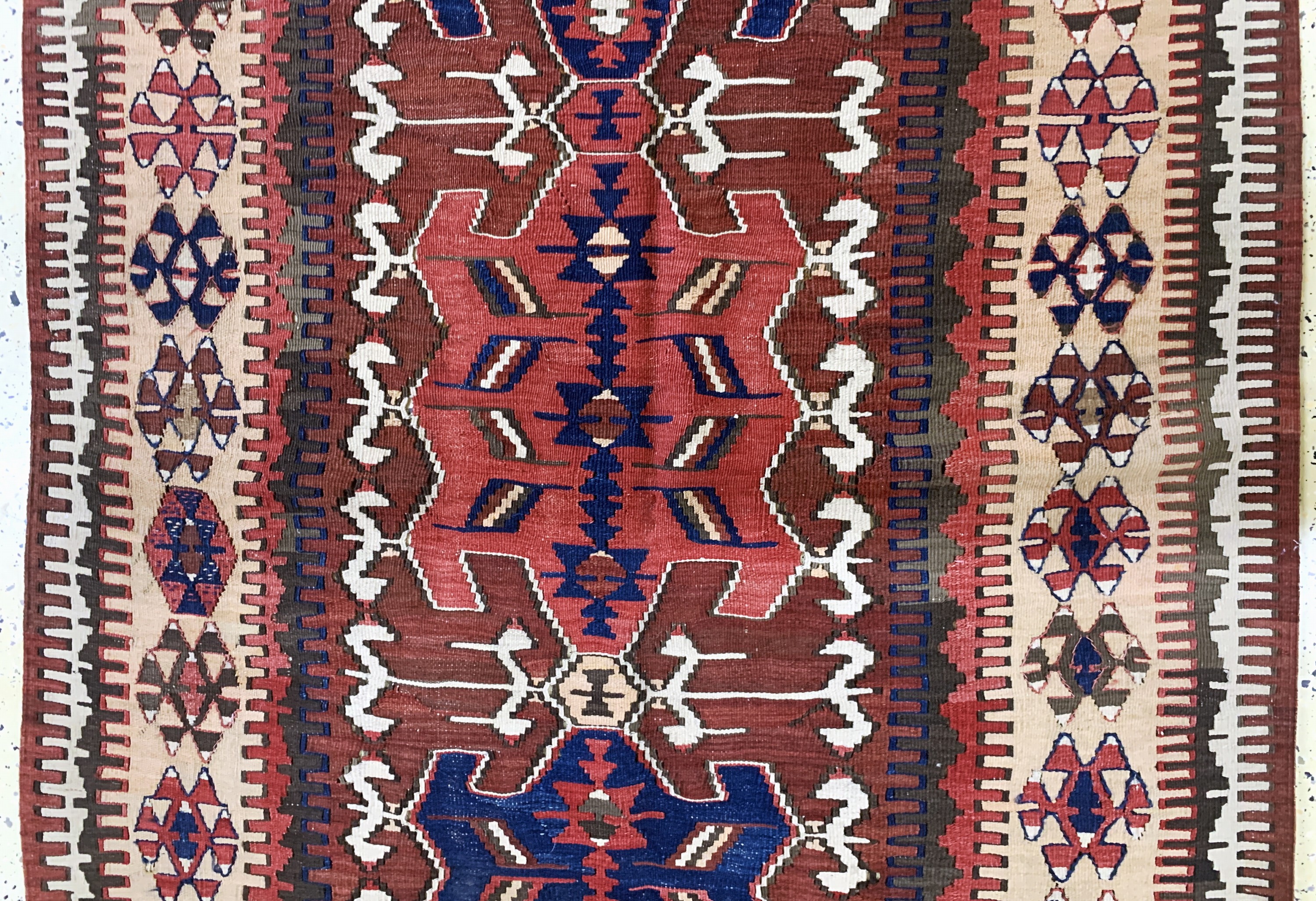 Detail d: Antiker Kelim, Kaukasus, 19.Jhd, Wolle auf Wolle, ca. 420 x 135 cm, EHZ: 2, (kleine Löcher)