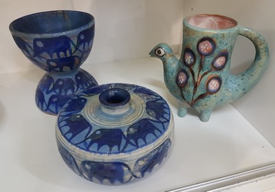 27112214a - 3 Vasen von Eva Fritz-Lindner (1933-2017), Karlsruher Majolika, 2x blau glasiert mit ...
