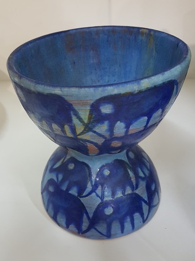 27112214h - 3 Vasen von Eva Fritz-Lindner (1933-2017), Karlsruher Majolika, 2x blau glasiert mit ...