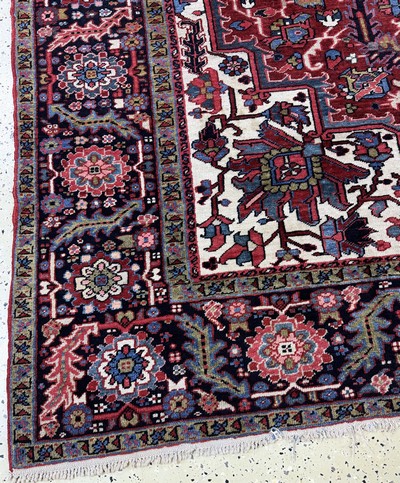 27112215c - Heriz alt, Persien, Anfang 20.Jhd, Wolle auf Baumwolle, ca. 330 x 240 cm, EHZ: 2, ...