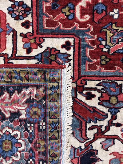 27112215k - Heriz alt, Persien, Anfang 20.Jhd, Wolle auf Baumwolle, ca. 330 x 240 cm, EHZ: 2, ...