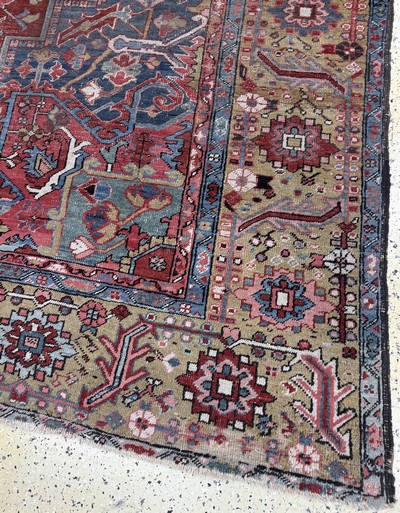 27112219a - Antiker Heriz, Persien, 19.Jhd, Wolle auf Baumwolle, ca. 415 x 340 cm, Mottenfraß, ...